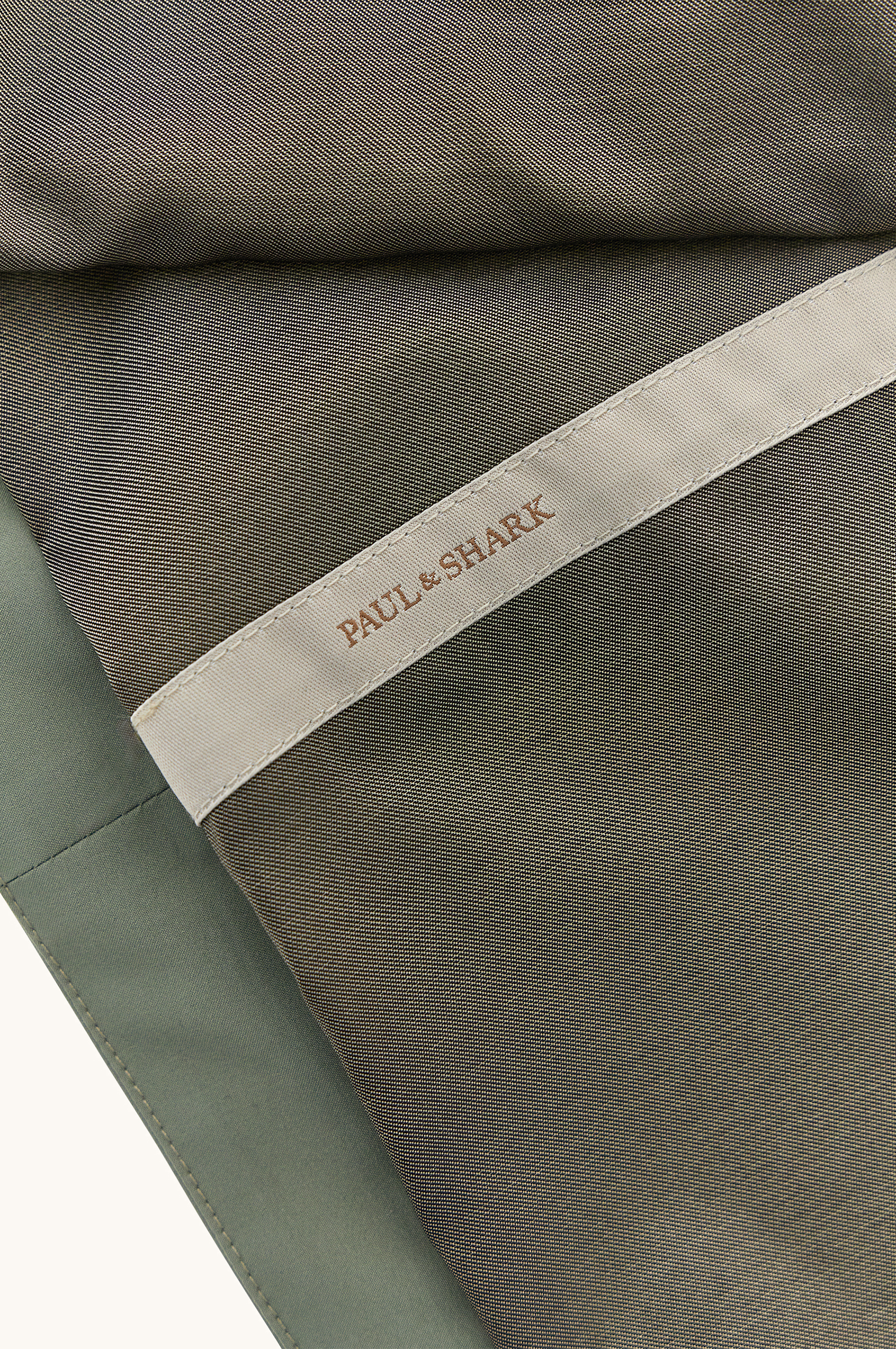 Typhoon&reg; Platinum短呢大衣，配Aqualeather麂皮细节 image number 11