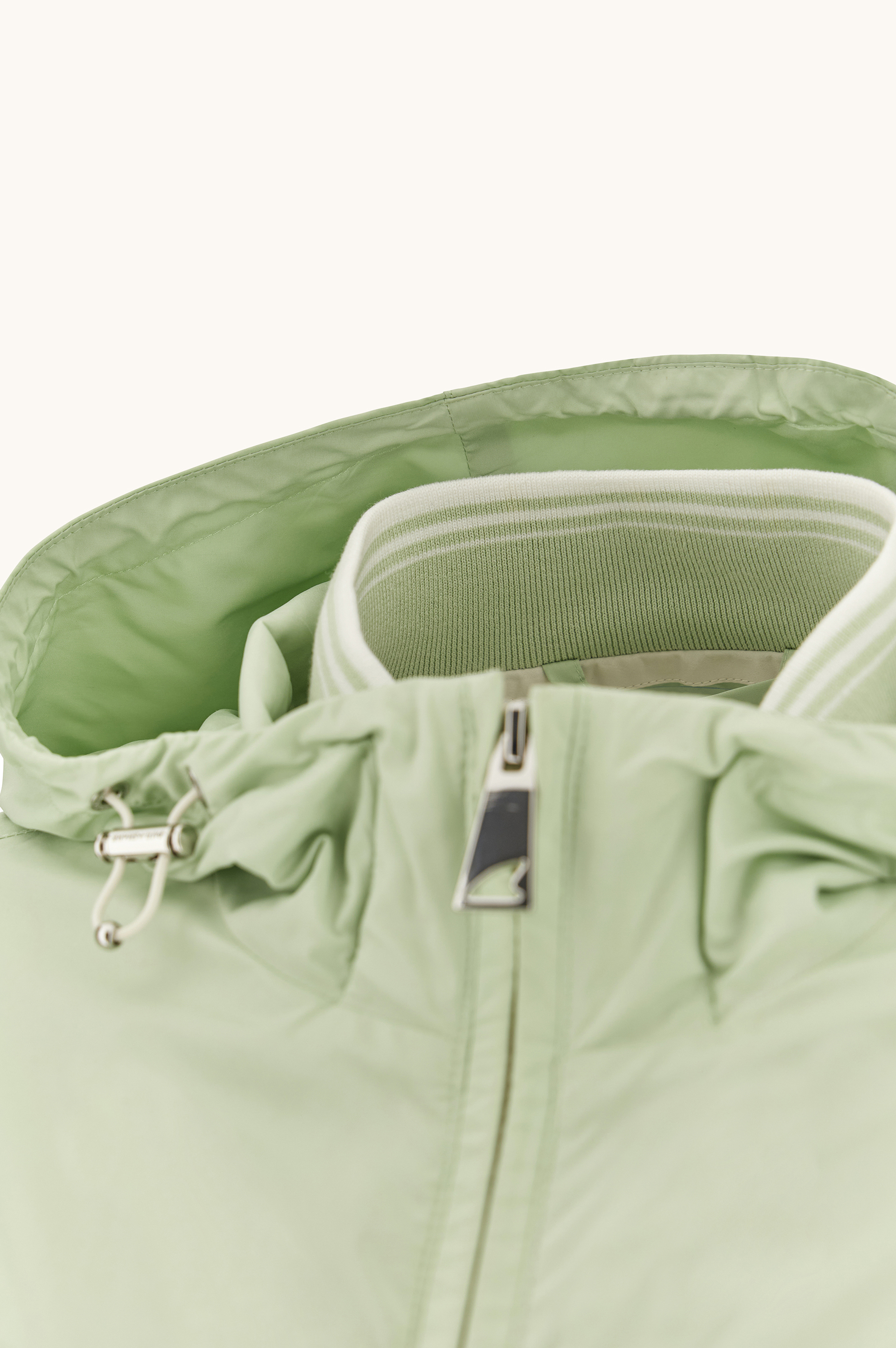 Cazadora cortavientos de microfibra image number 6