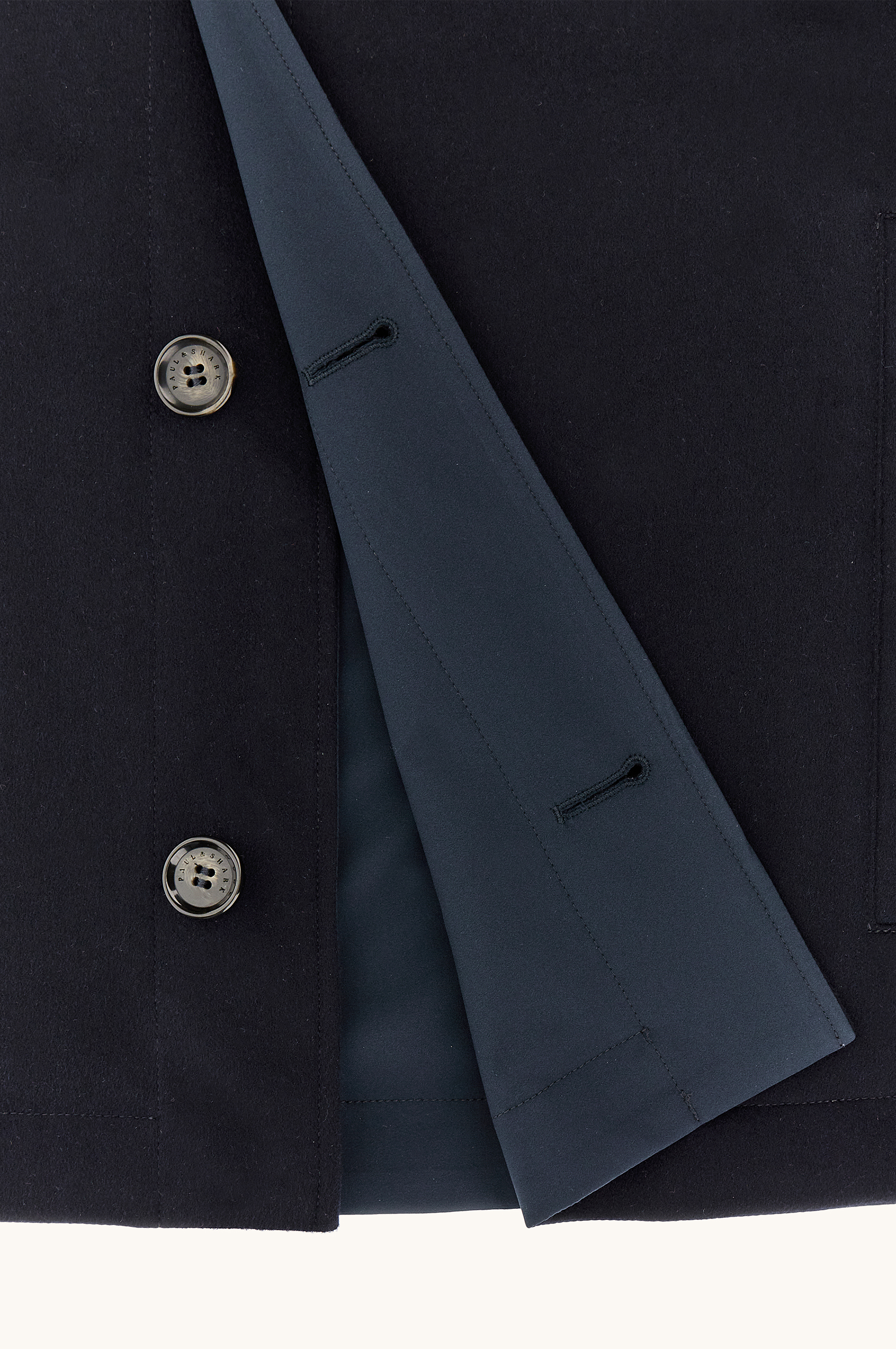 Surchemise r&eacute;versible en cachemire et tissu technique image number 14