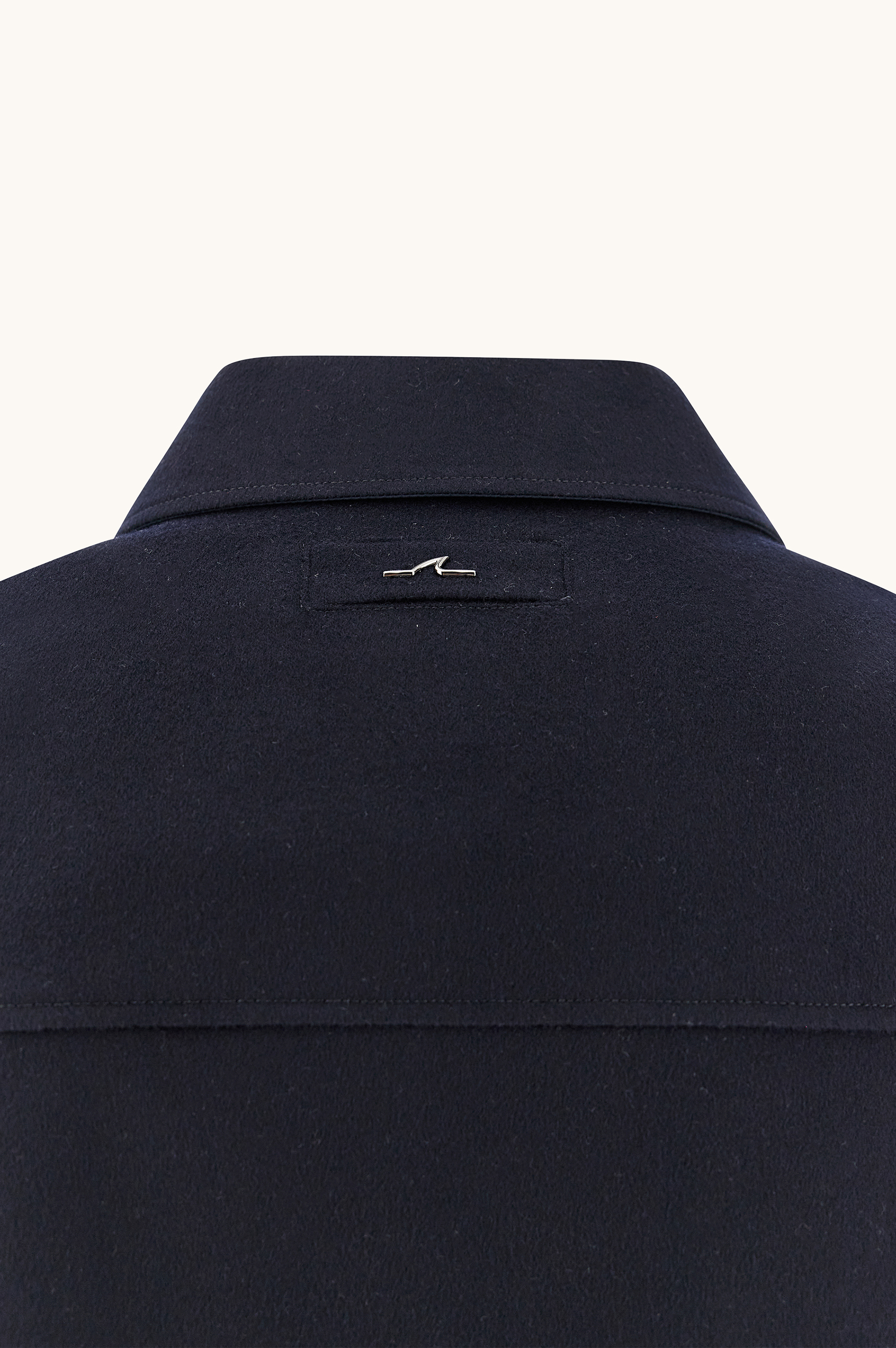 Surchemise r&eacute;versible en cachemire et tissu technique image number 15