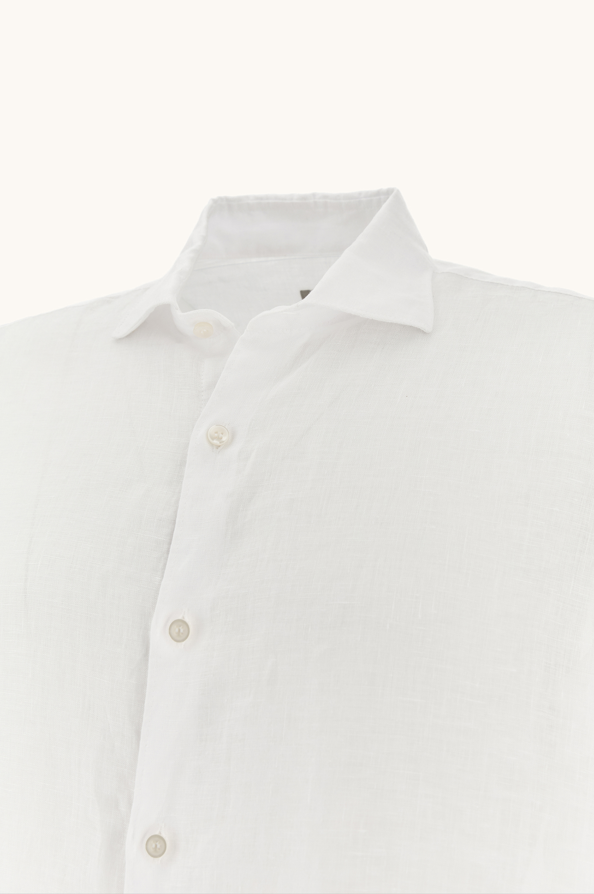 Camisa de lino te&ntilde;ida en prenda image number 5