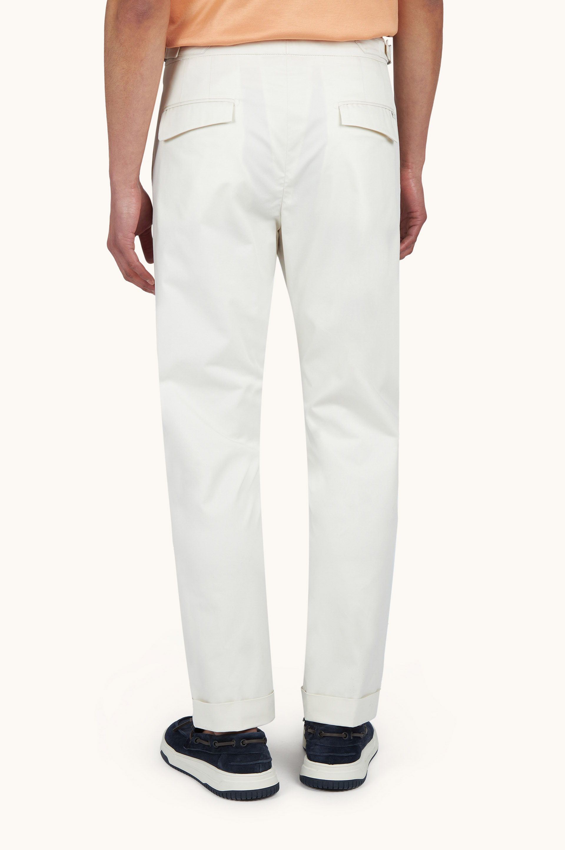 Pantal&oacute;n chino de algod&oacute;n el&aacute;stico con doble pinza image number 3