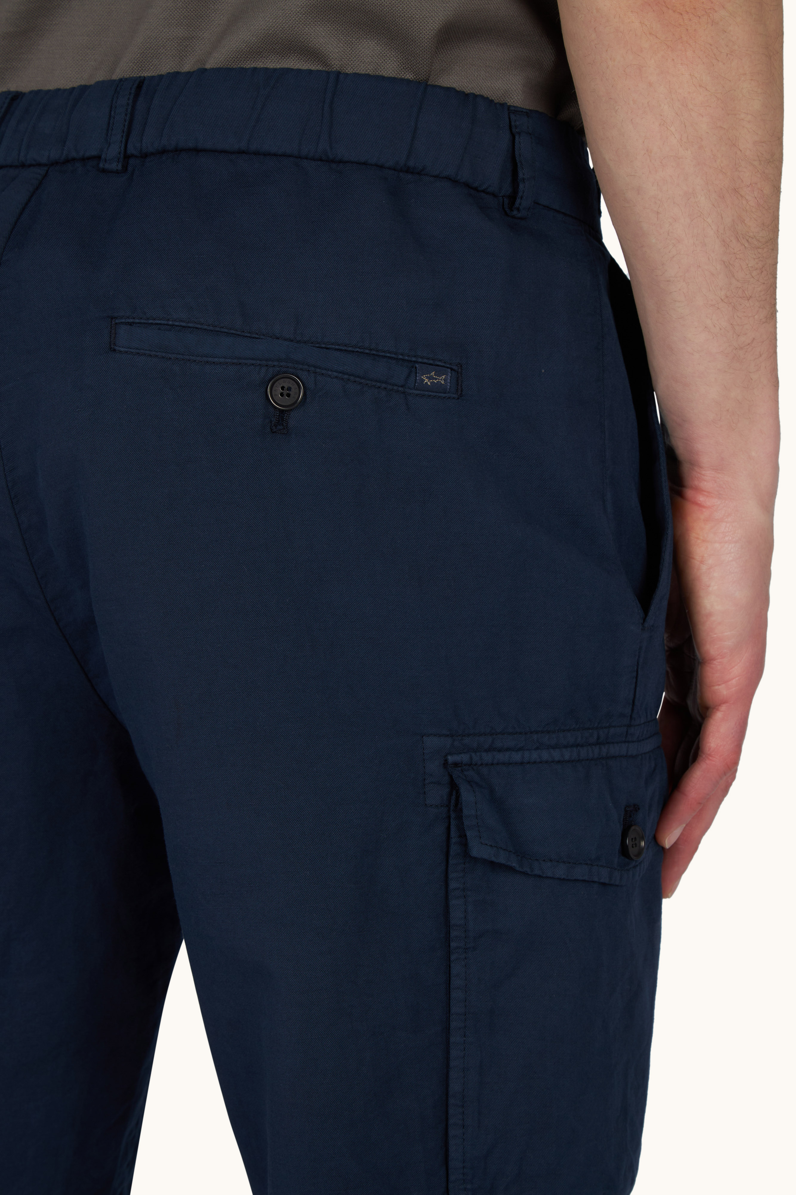 Bermuda cargo en lin et coton teint en pi&egrave;ce image number 4