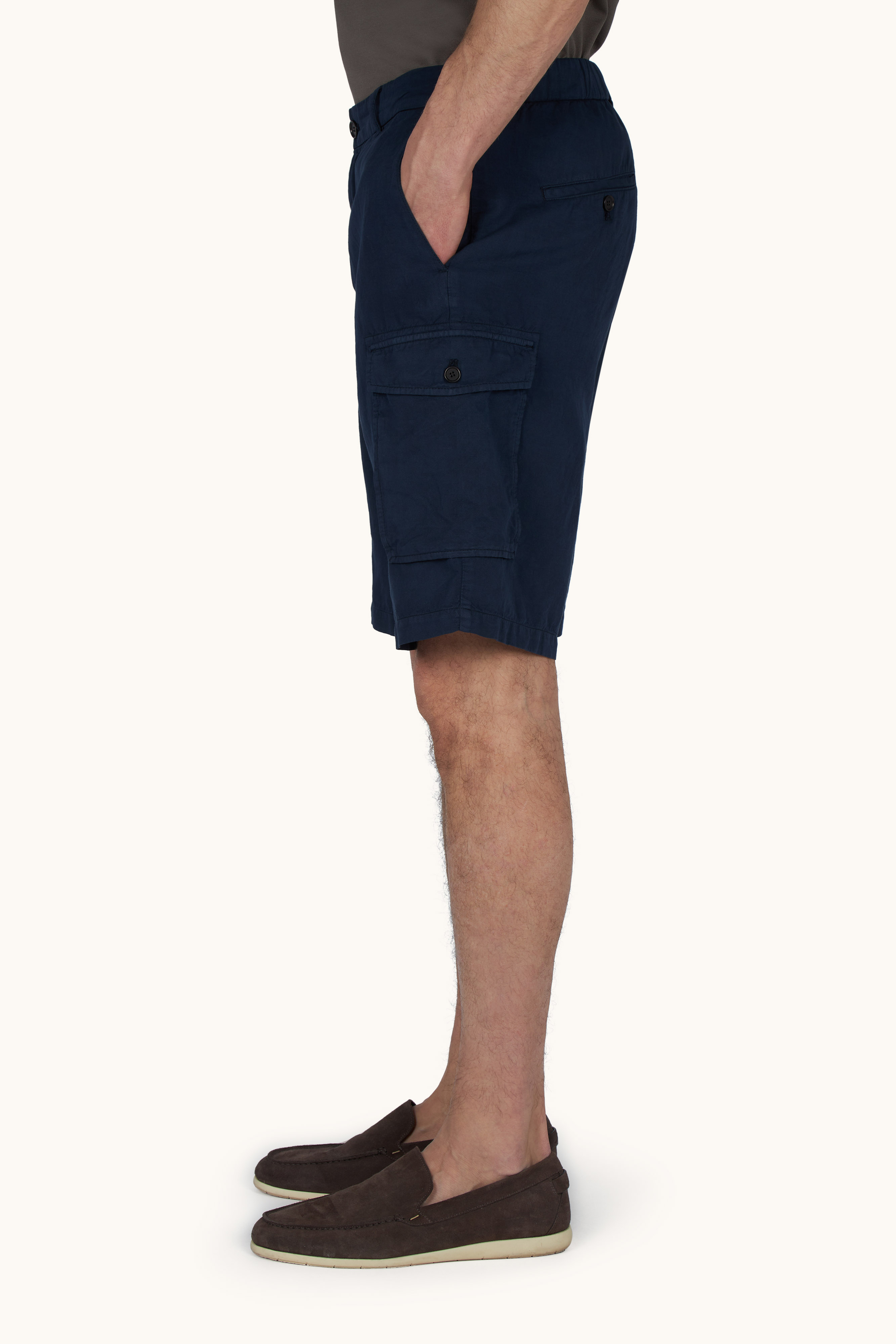 Bermuda cargo en lin et coton teint en pi&egrave;ce image number 9