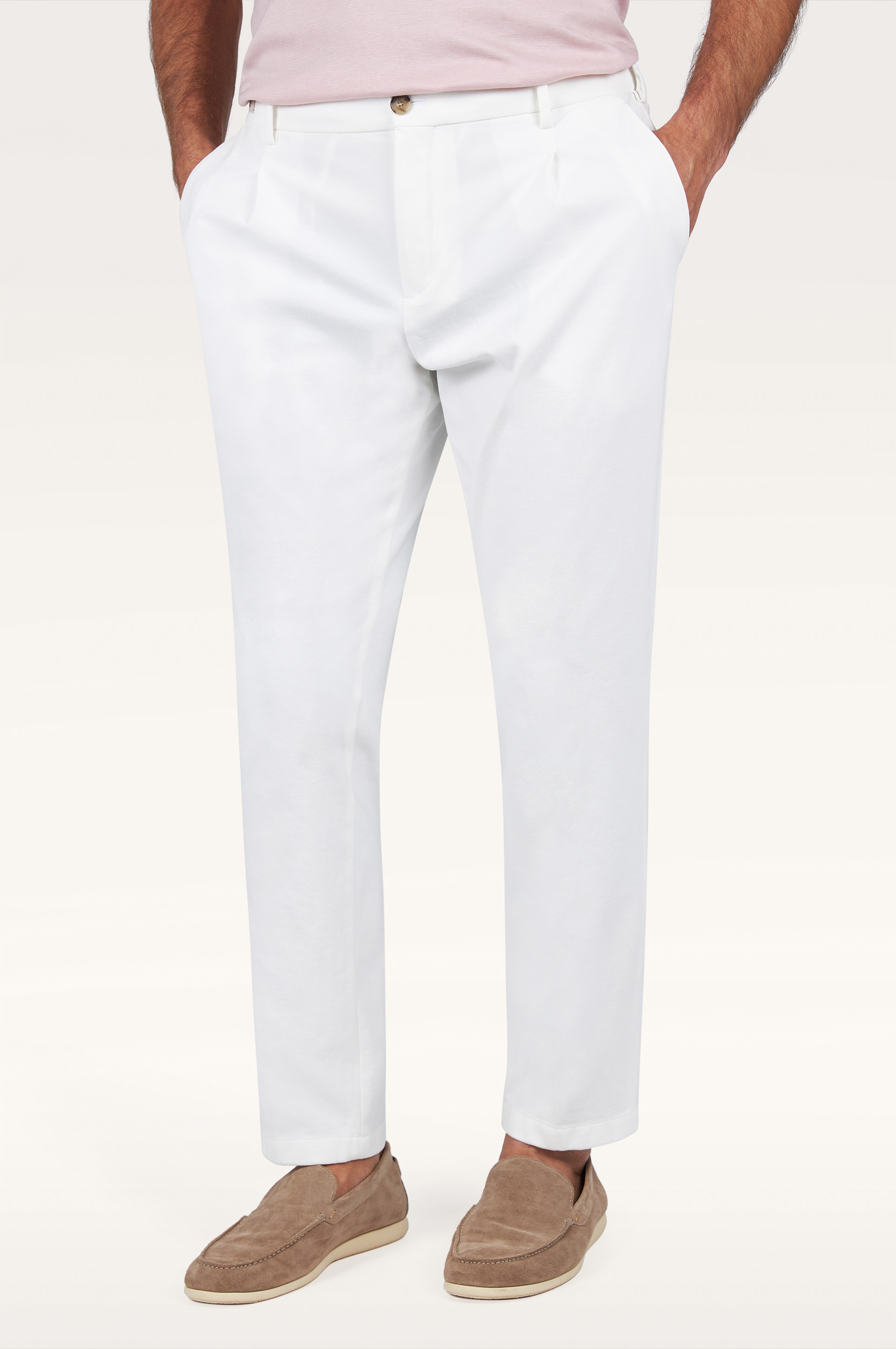 Pantal&oacute;n chino Dynamic con pinzas image number 0