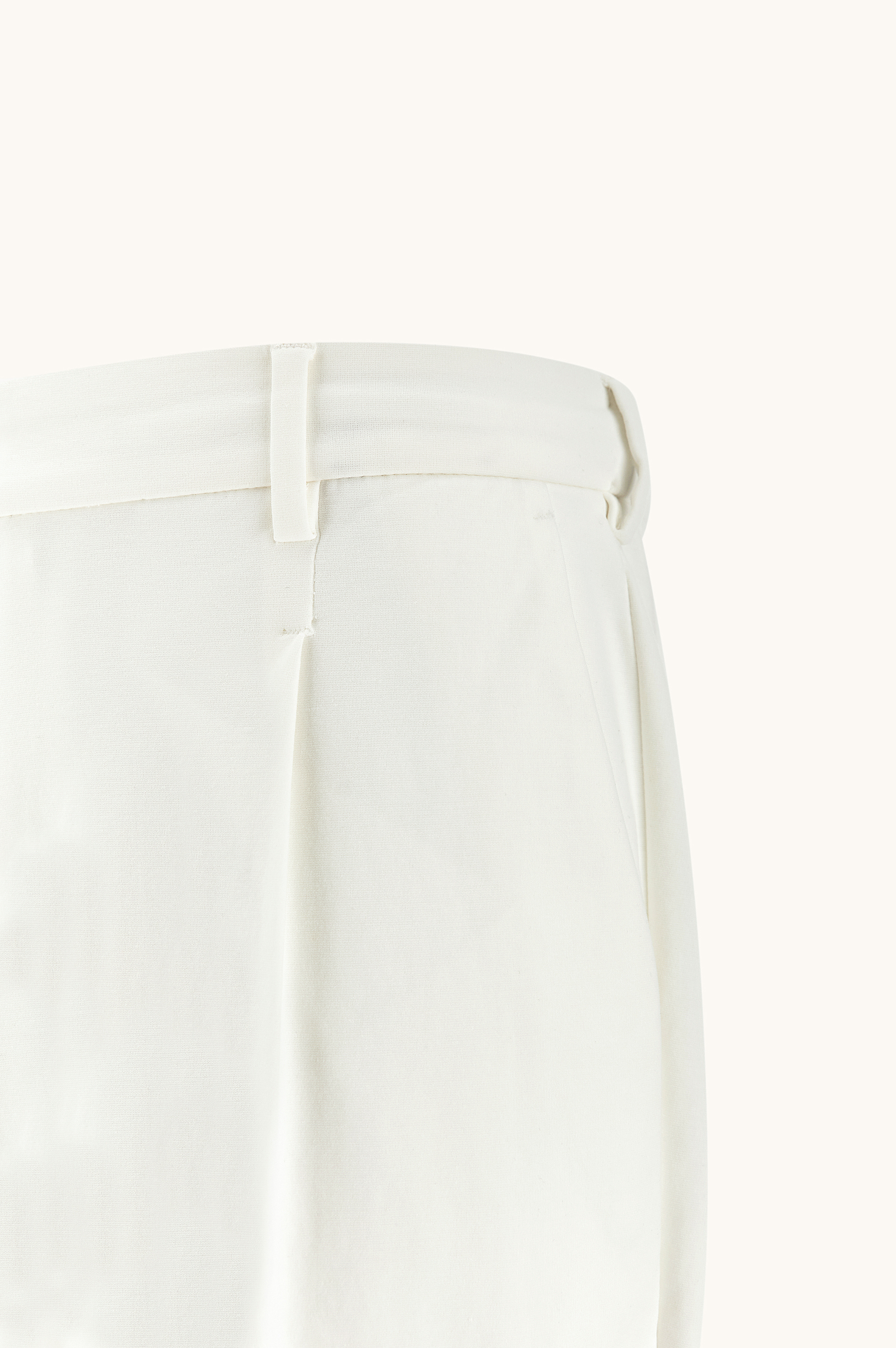 Pantal&oacute;n chino Dynamic con pinzas image number 7