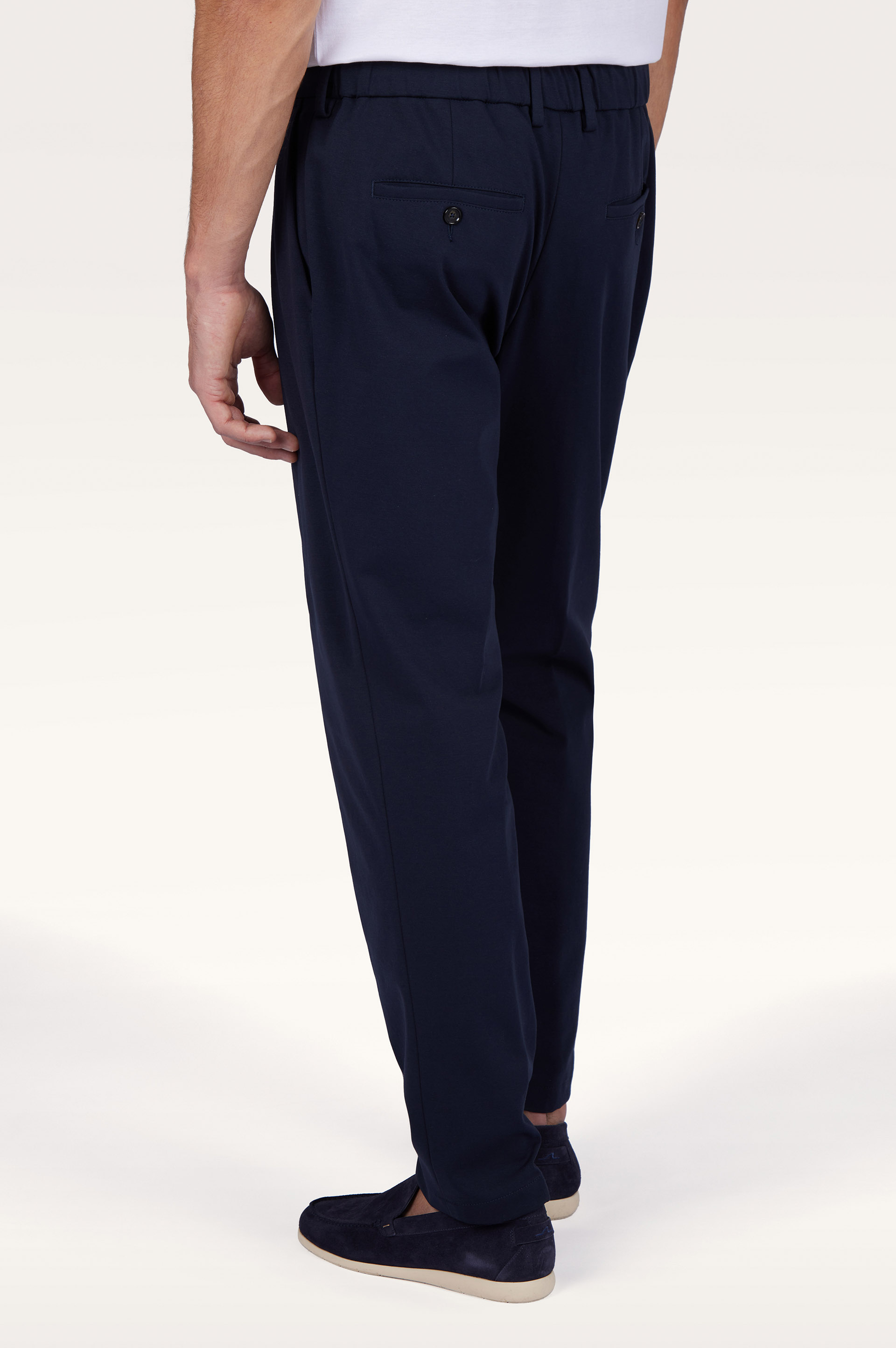 Dynamic chino trousers with pleats image number 3