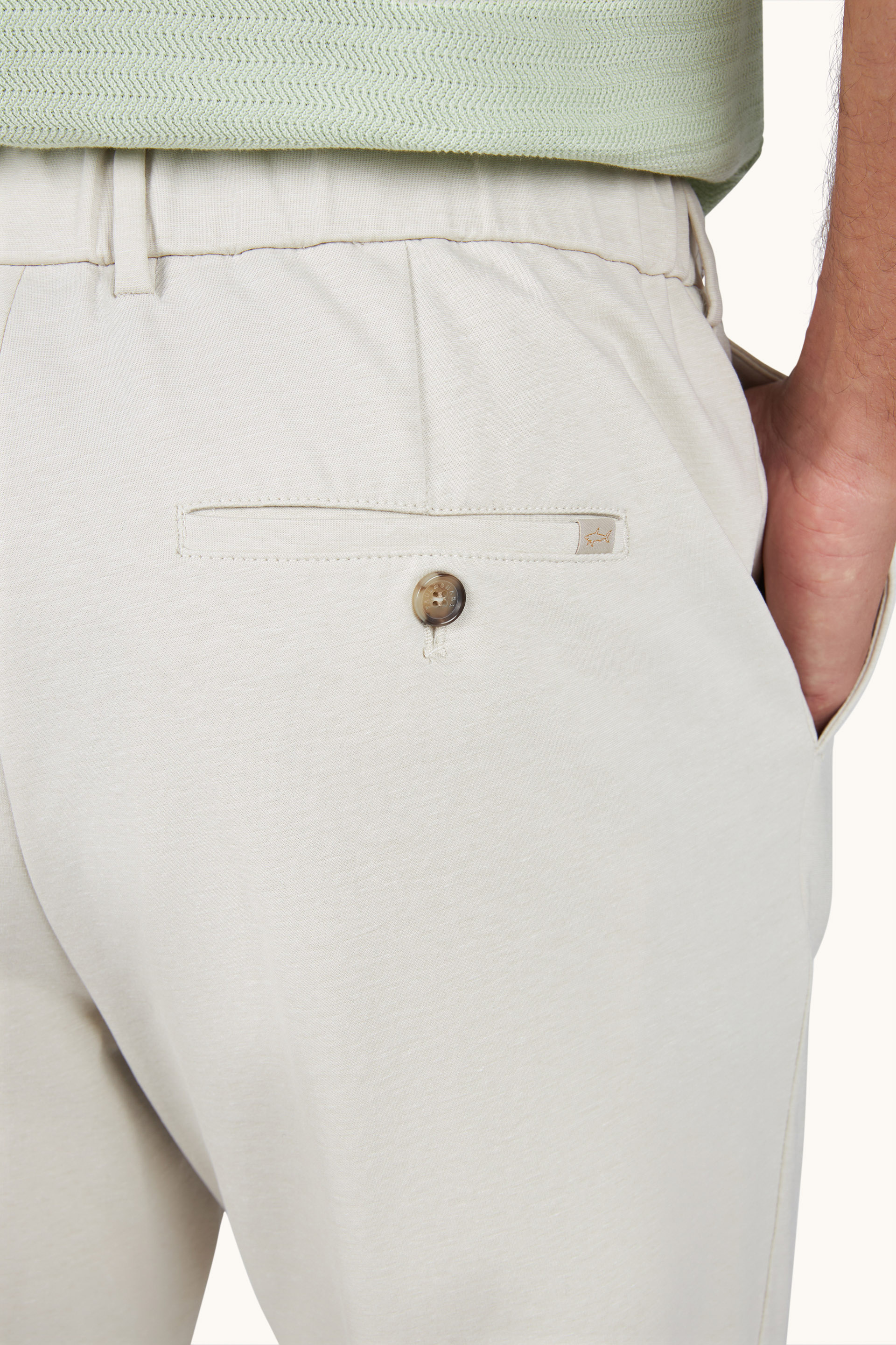 Pantalón chino Dynamic con pinzas image number 3