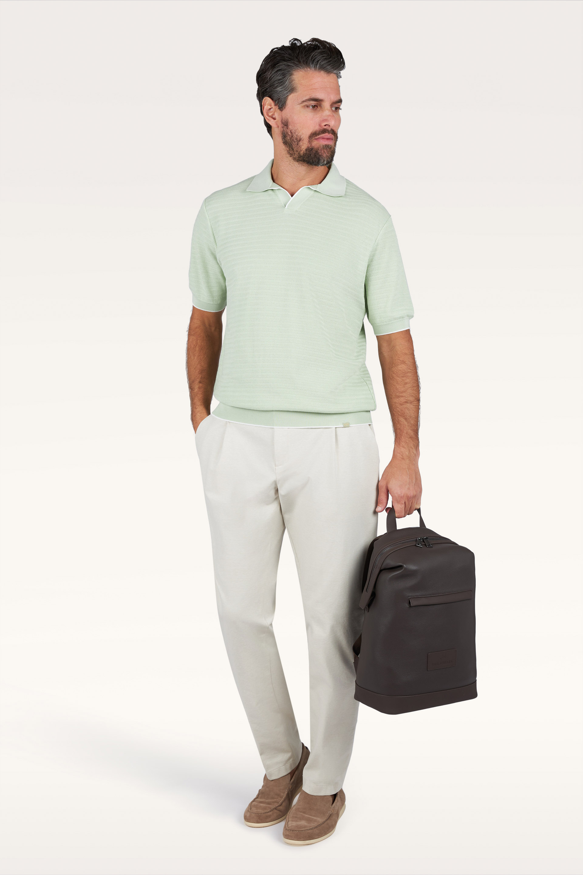 Pantalón chino Dynamic con pinzas image number 1