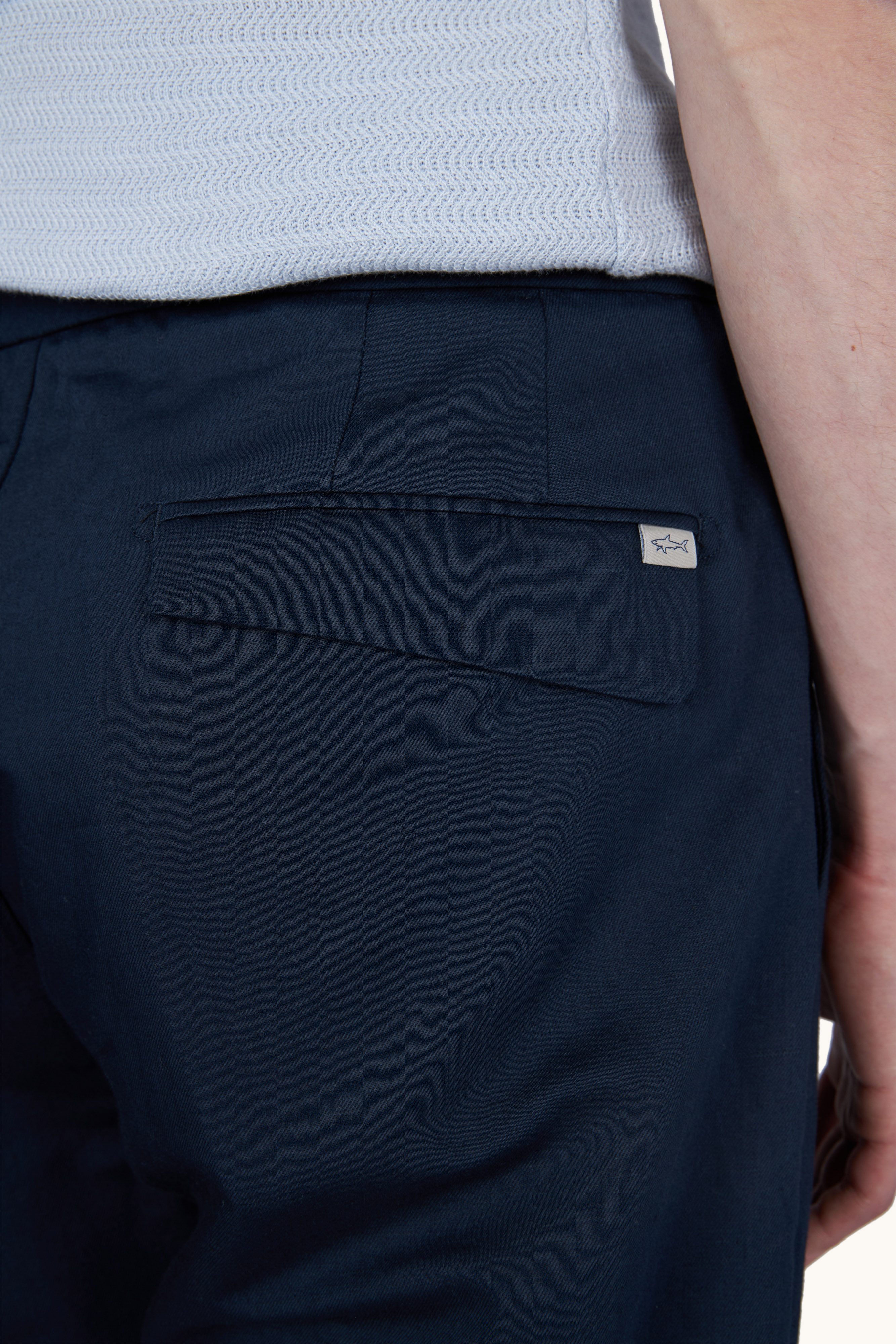 Chino trousers in linen and cotton with pleats image number 4