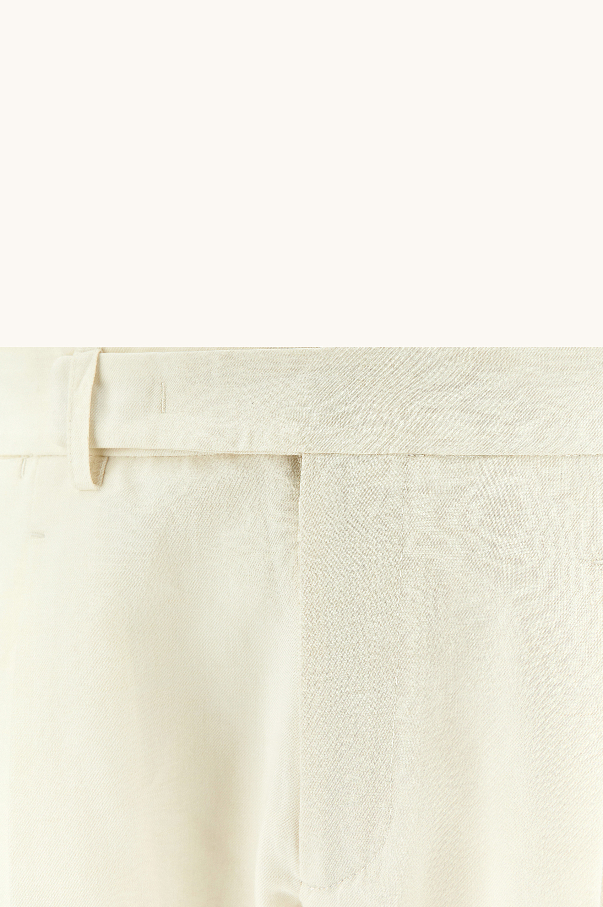Chino trousers in linen and cotton with pleats image number 3