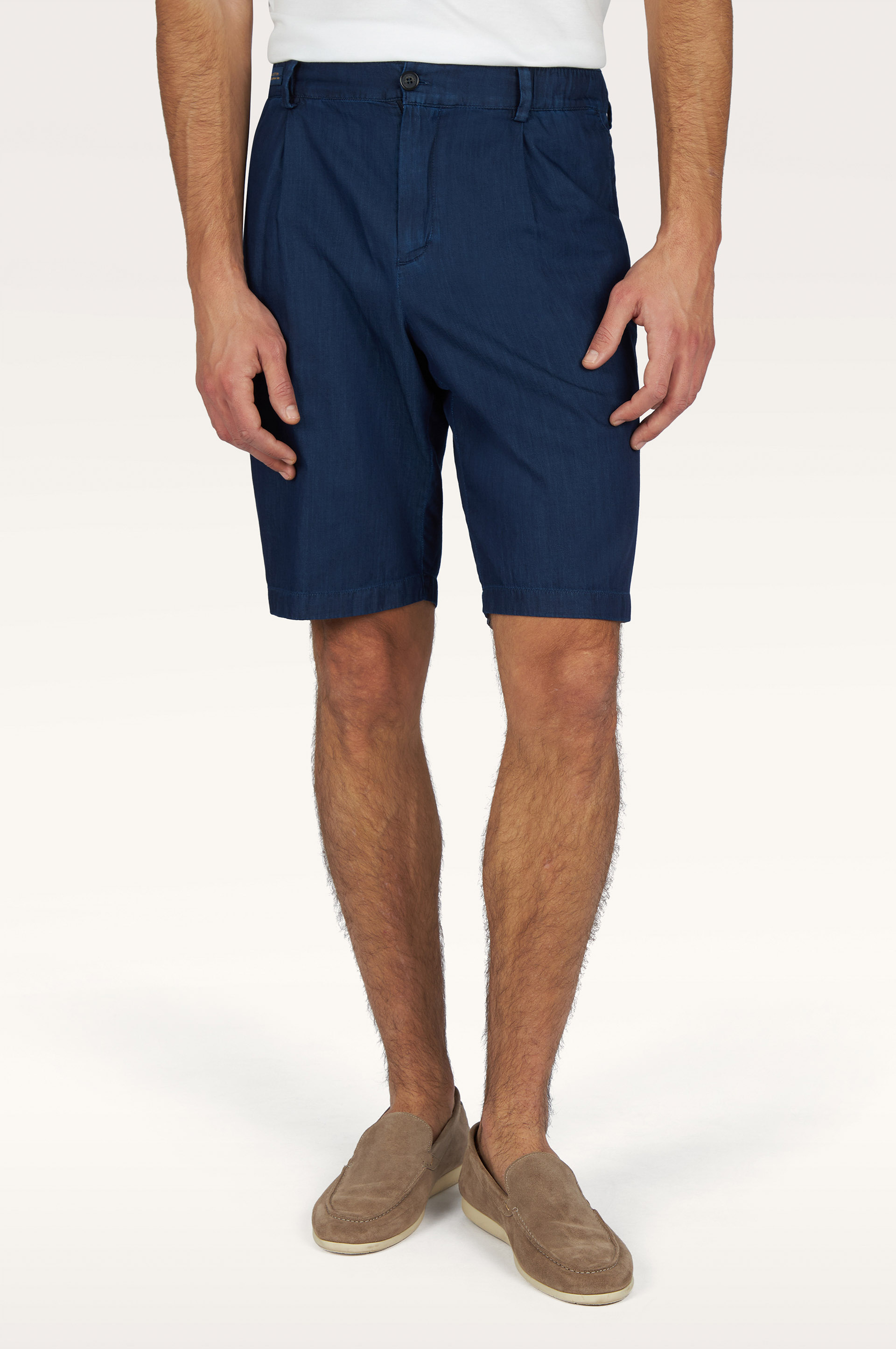 Bermuda in denim leggero di cotone Giza image number 0