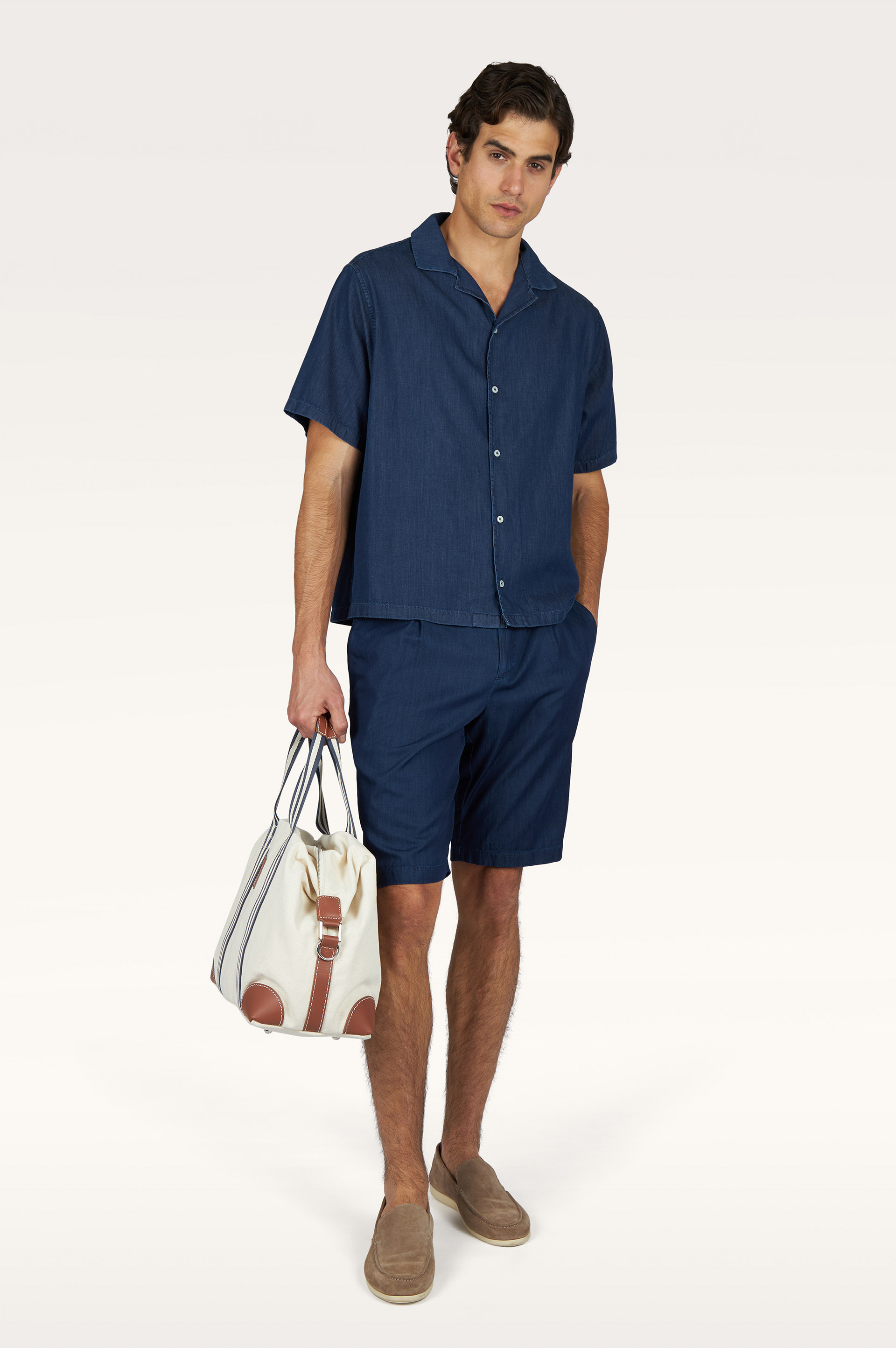 Bermuda in denim leggero di cotone Giza image number 1