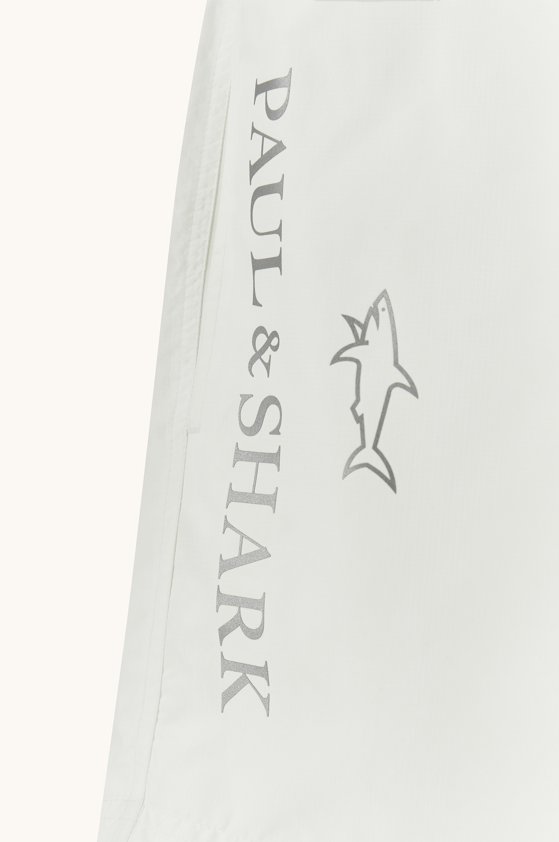 Traje de ba&ntilde;o con estampado reflectante image number 2