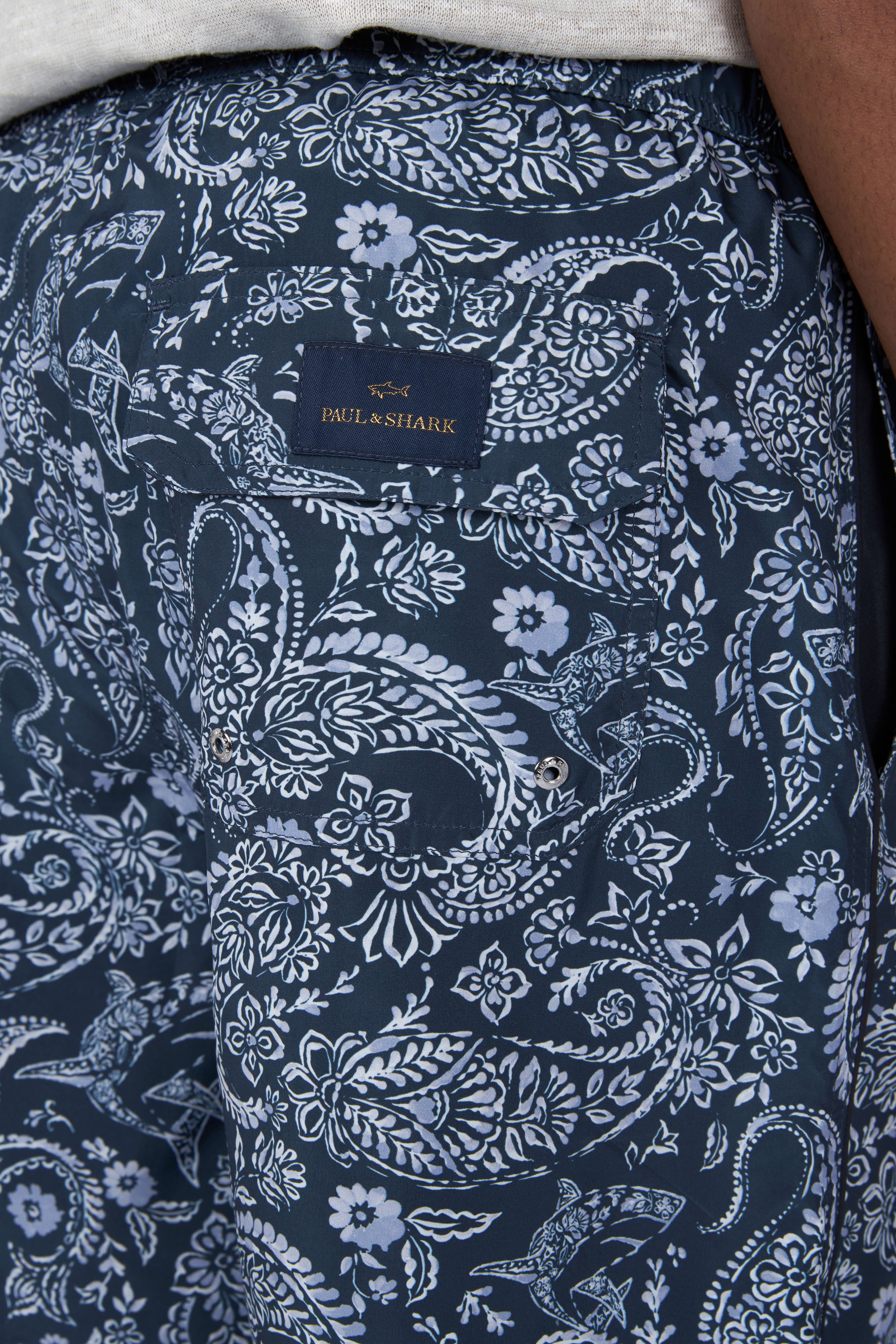 Traje de ba&ntilde;o Portofino con estampado Shark Paisley image number 4