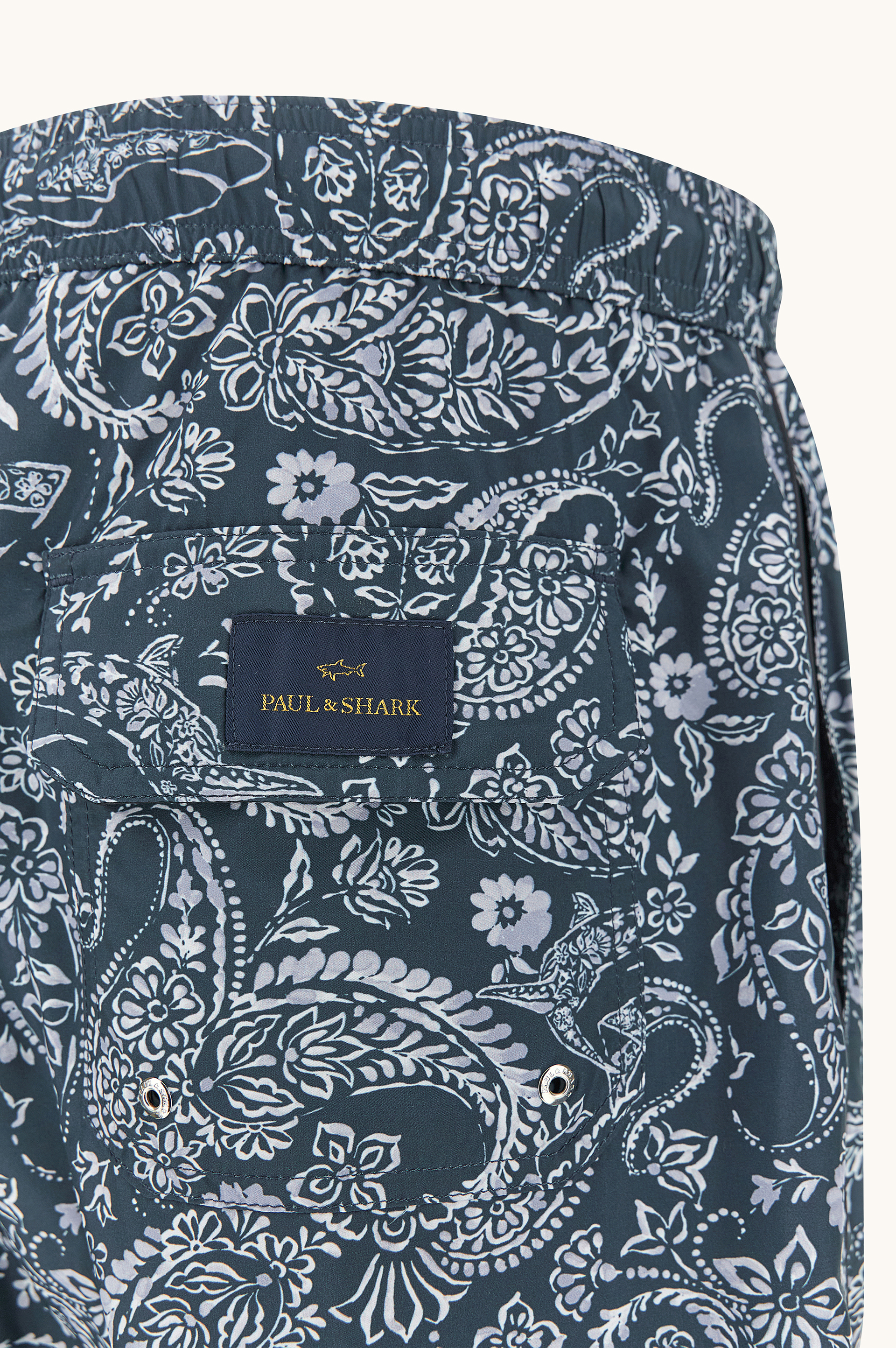 Traje de ba&ntilde;o con estampado Shark Paisley image number 1