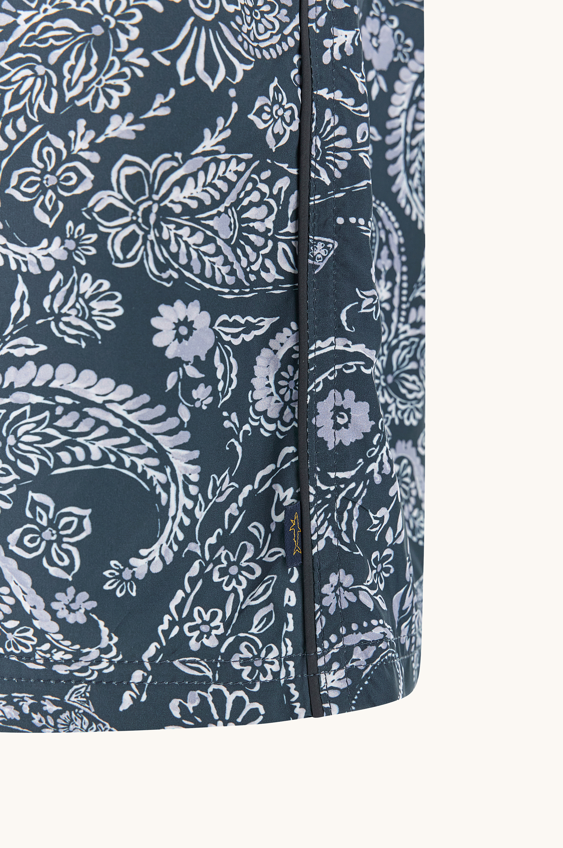 Traje de ba&ntilde;o con estampado Shark Paisley image number 2