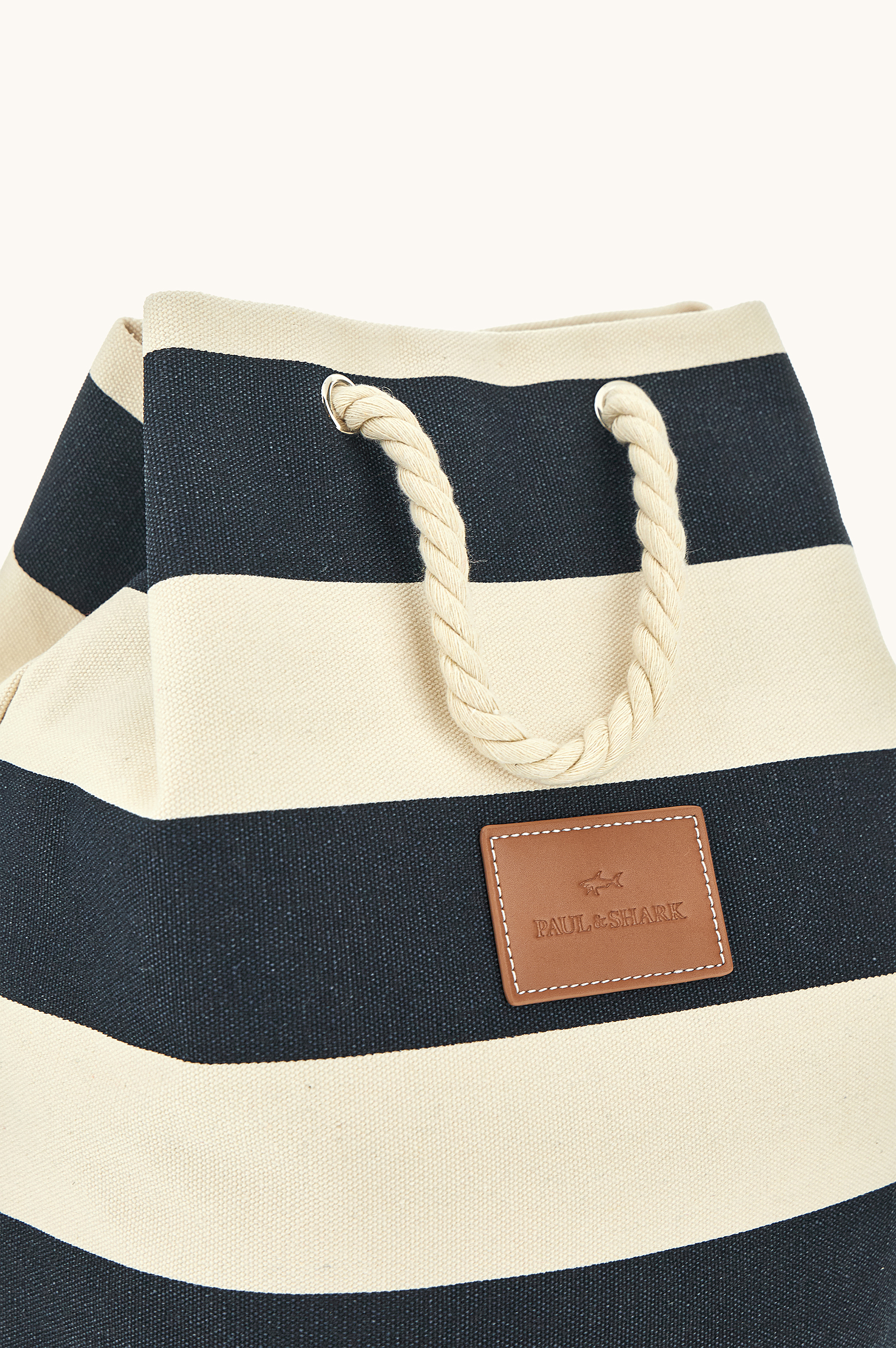 Сумка‑мешок из полосатого канваса с кожаными деталями image number 2