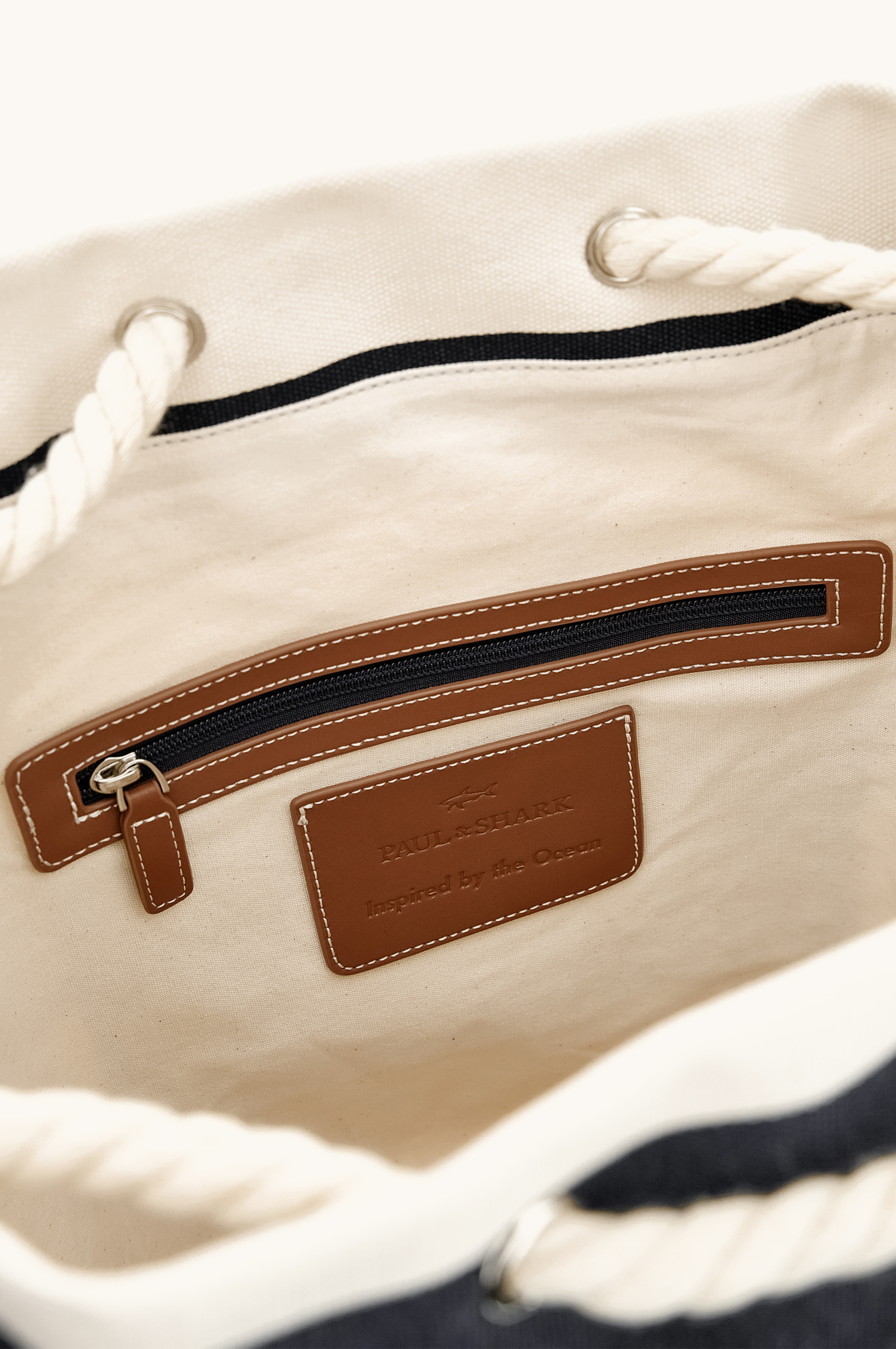 Сумка‑мешок из полосатого канваса с кожаными деталями image number 3