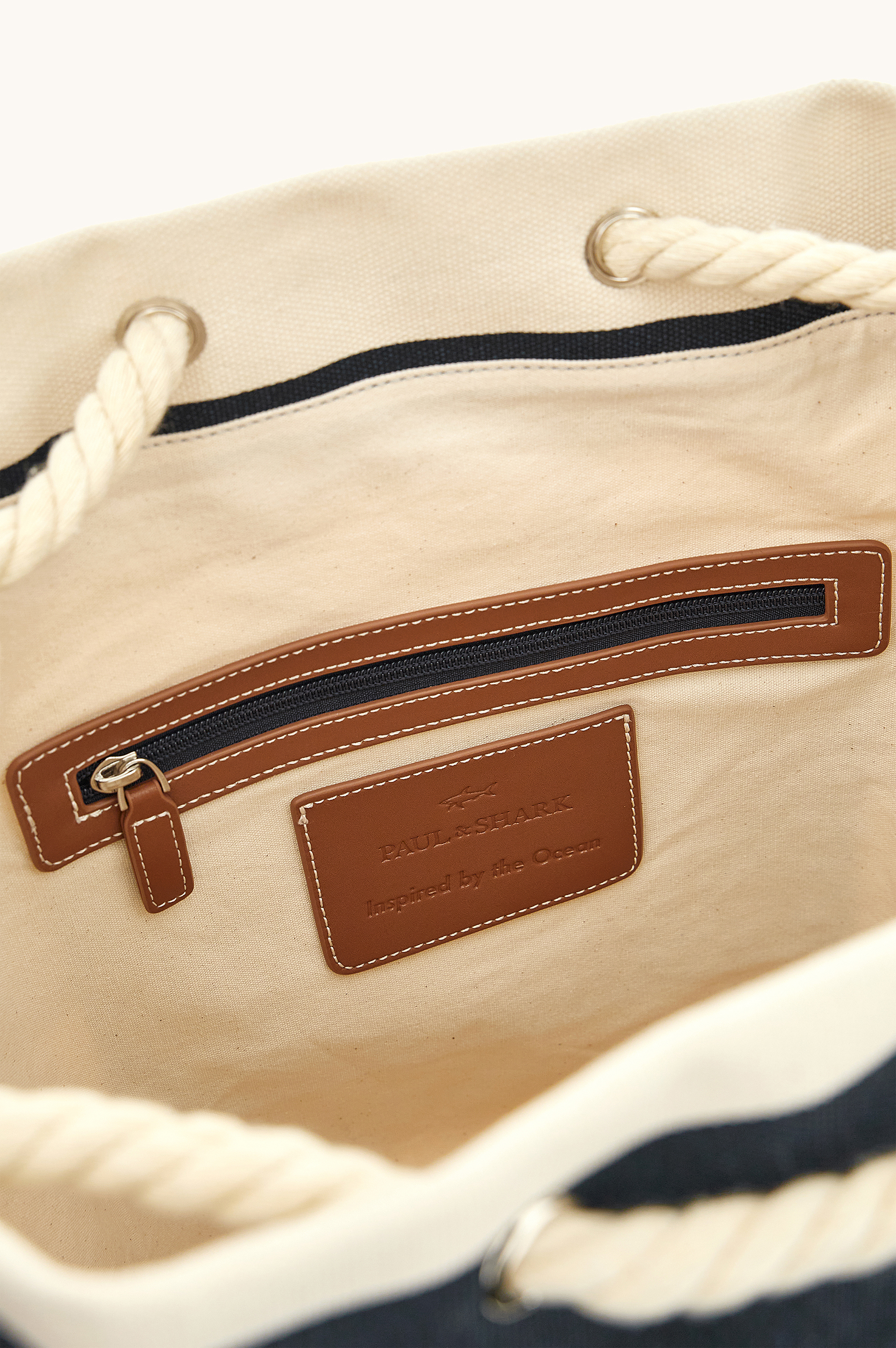 Сумка‑мешок из полосатого канваса с кожаными деталями image number 3