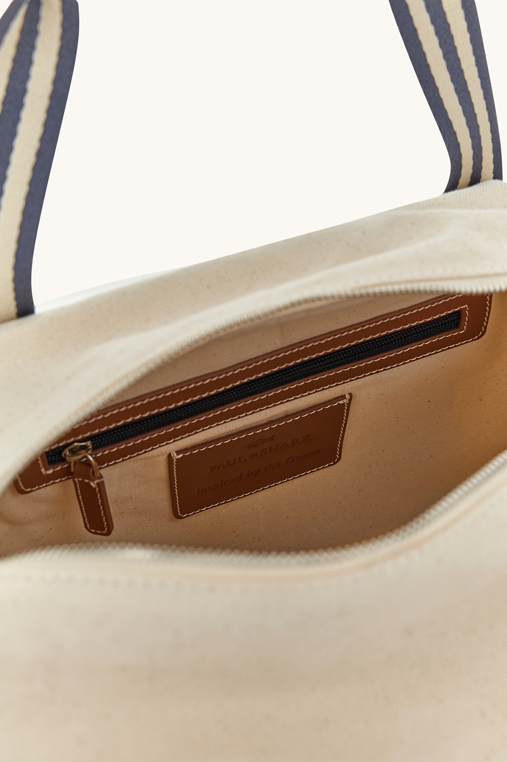 Reisetasche aus Canvas mit Lederdetails image number 2