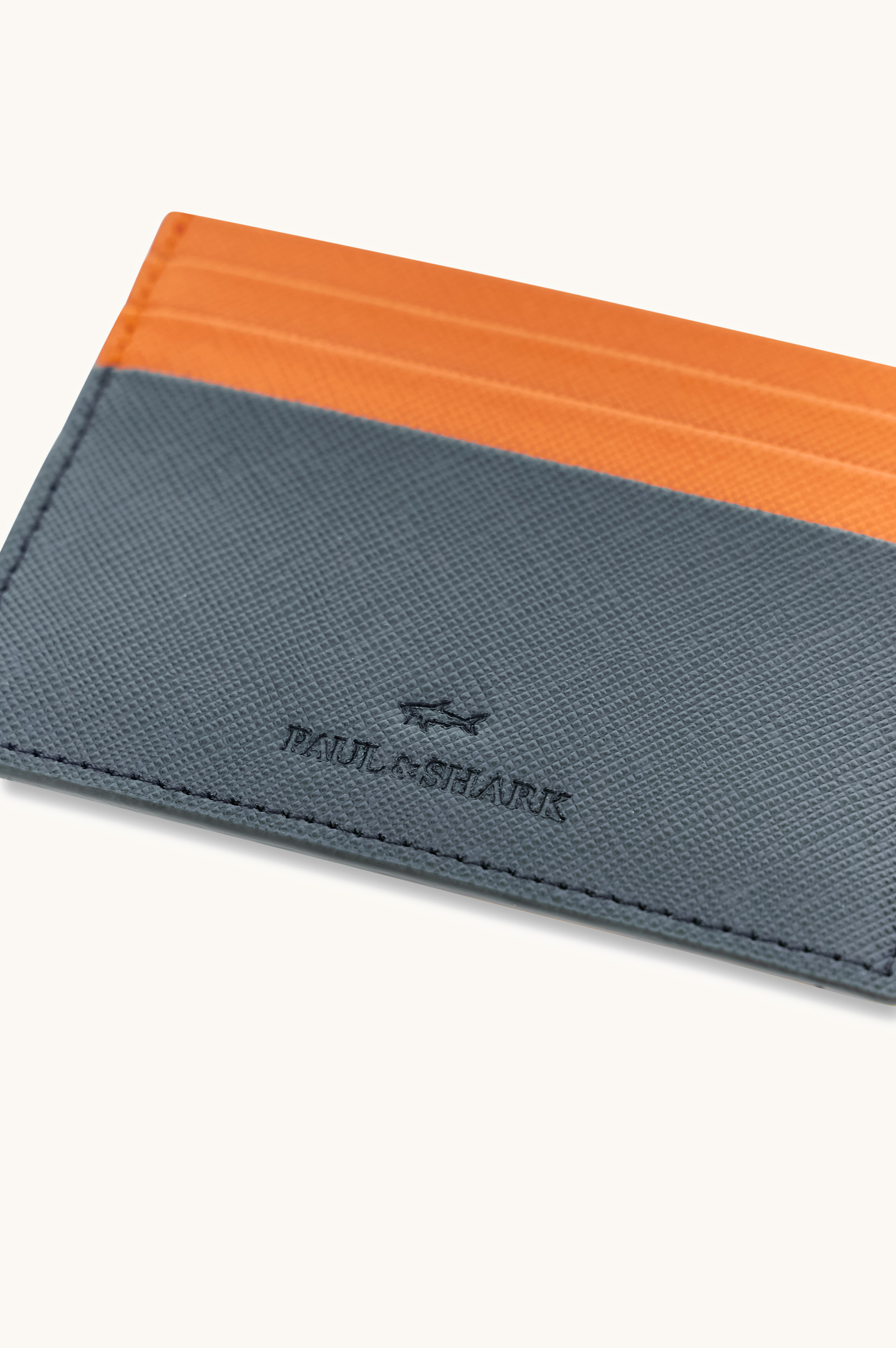 Porta tarjetas de cuero Saffiano image number 2