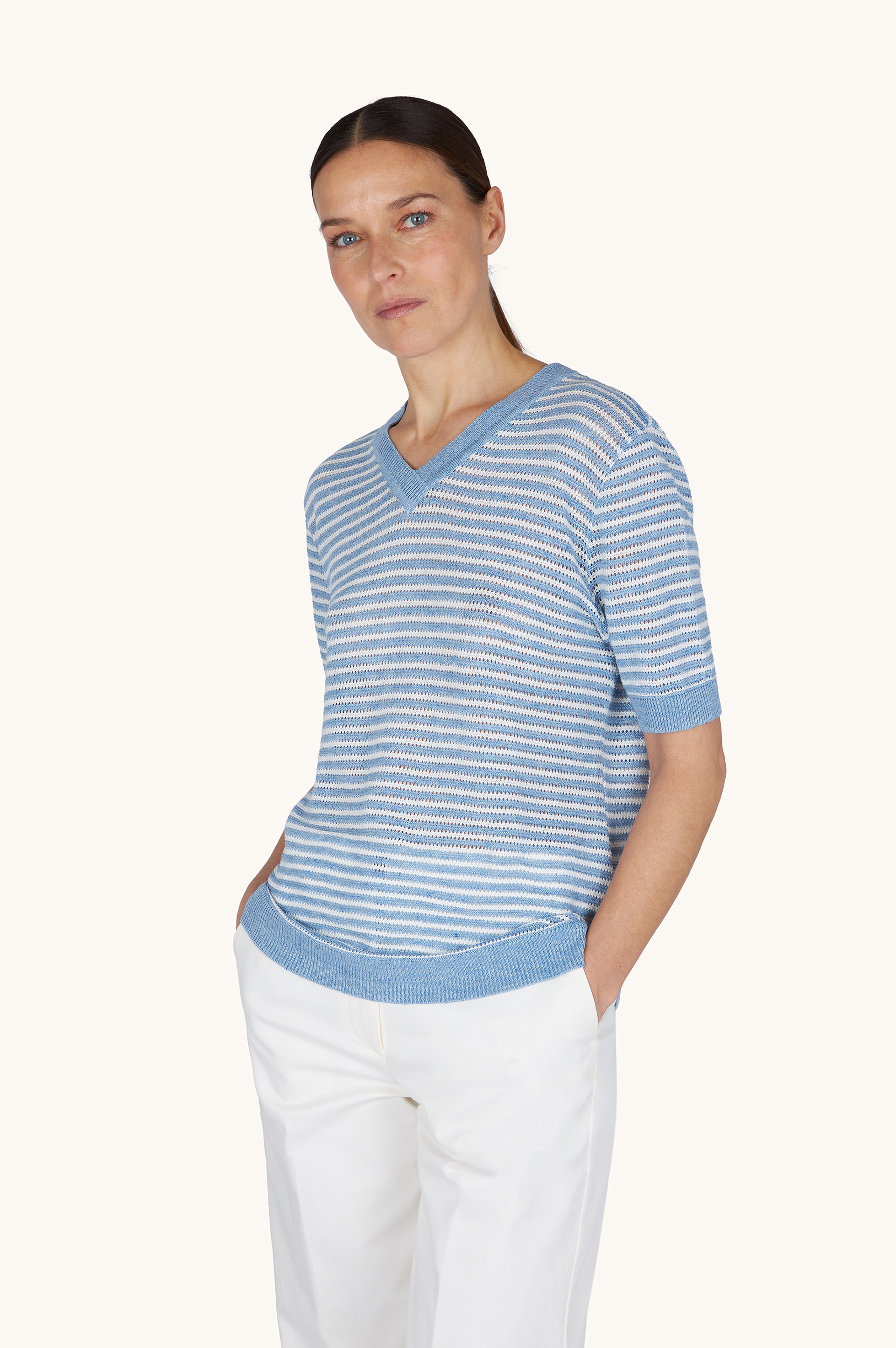 كنزة بياقة على شكل V من الكتان الخالص image number 0