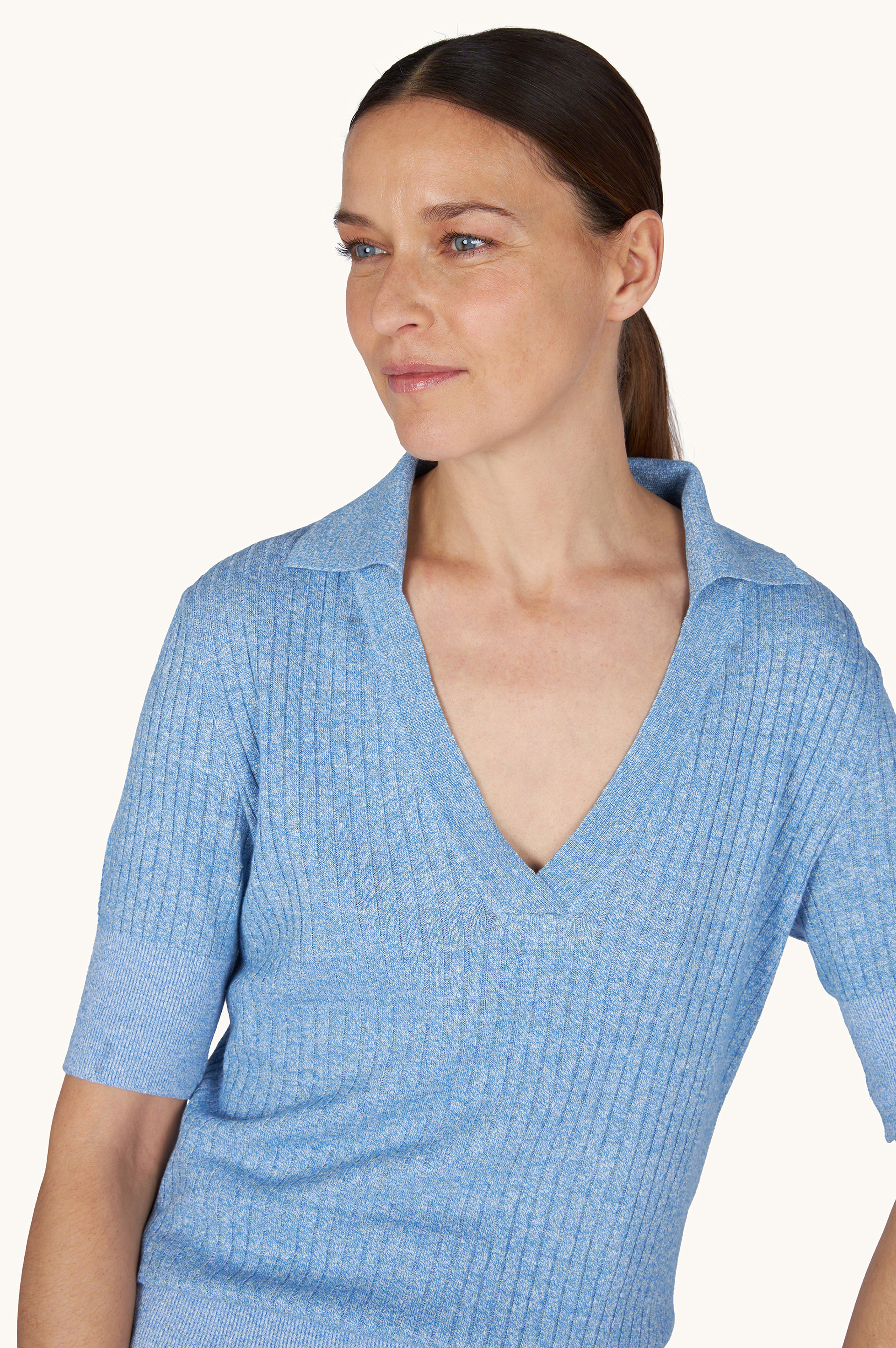 Urukai Linen and Cotton V-Neck Polo Shirt image number 4