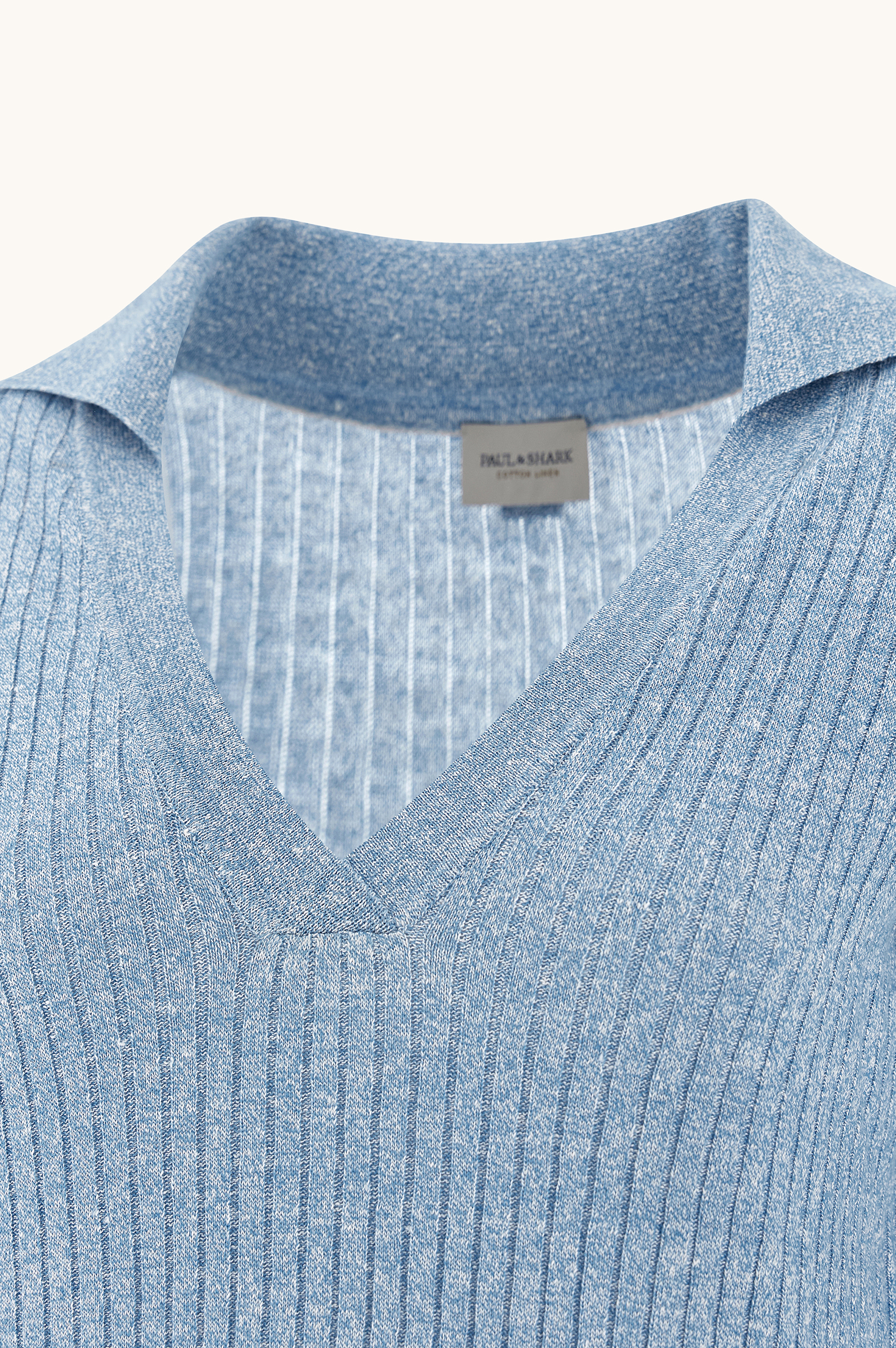 Polo con cuello en V de lino y algod&oacute;n Urukai image number 1