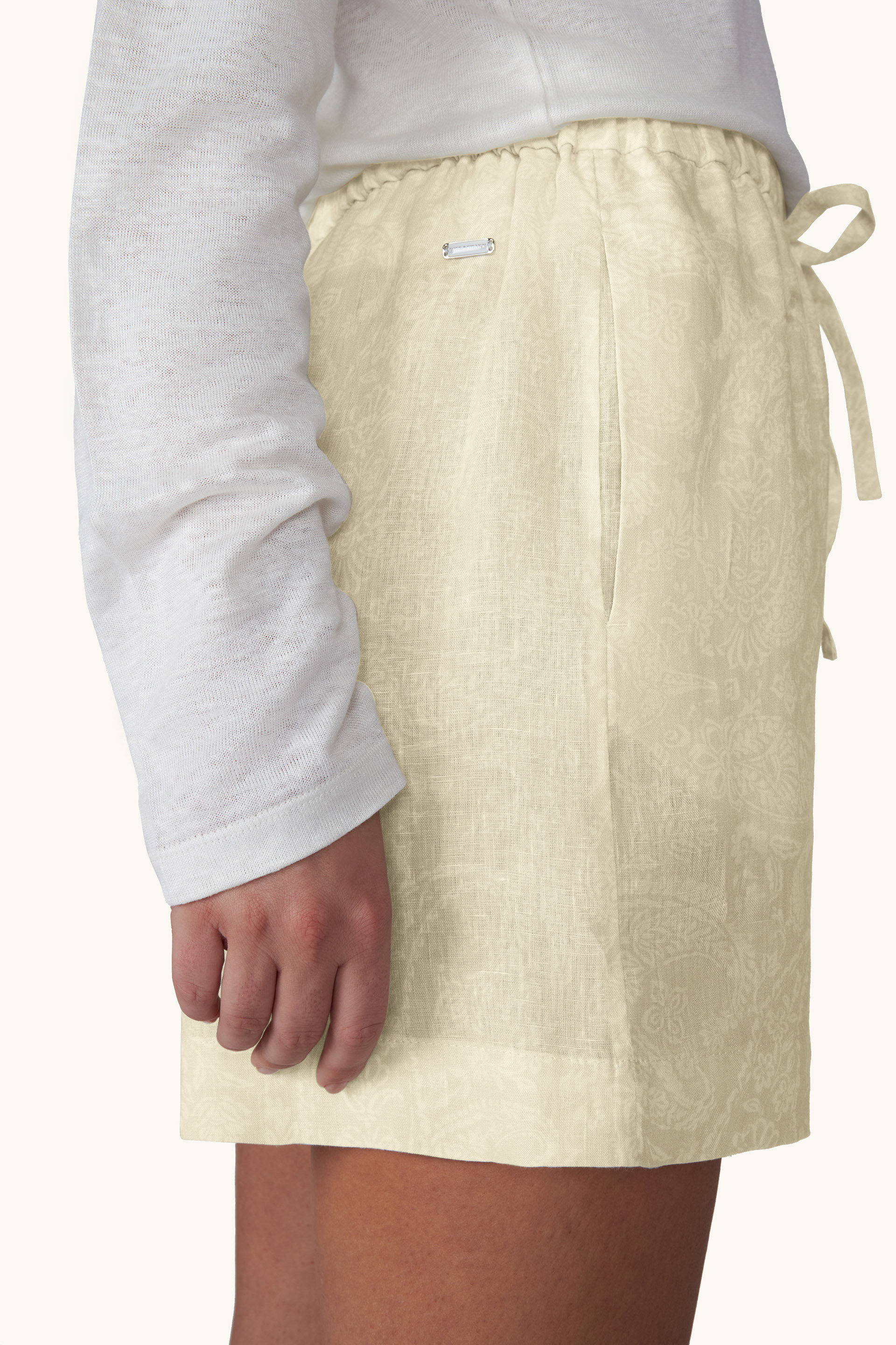 Linen Bermuda shorts with Shark Paisley print image number 4