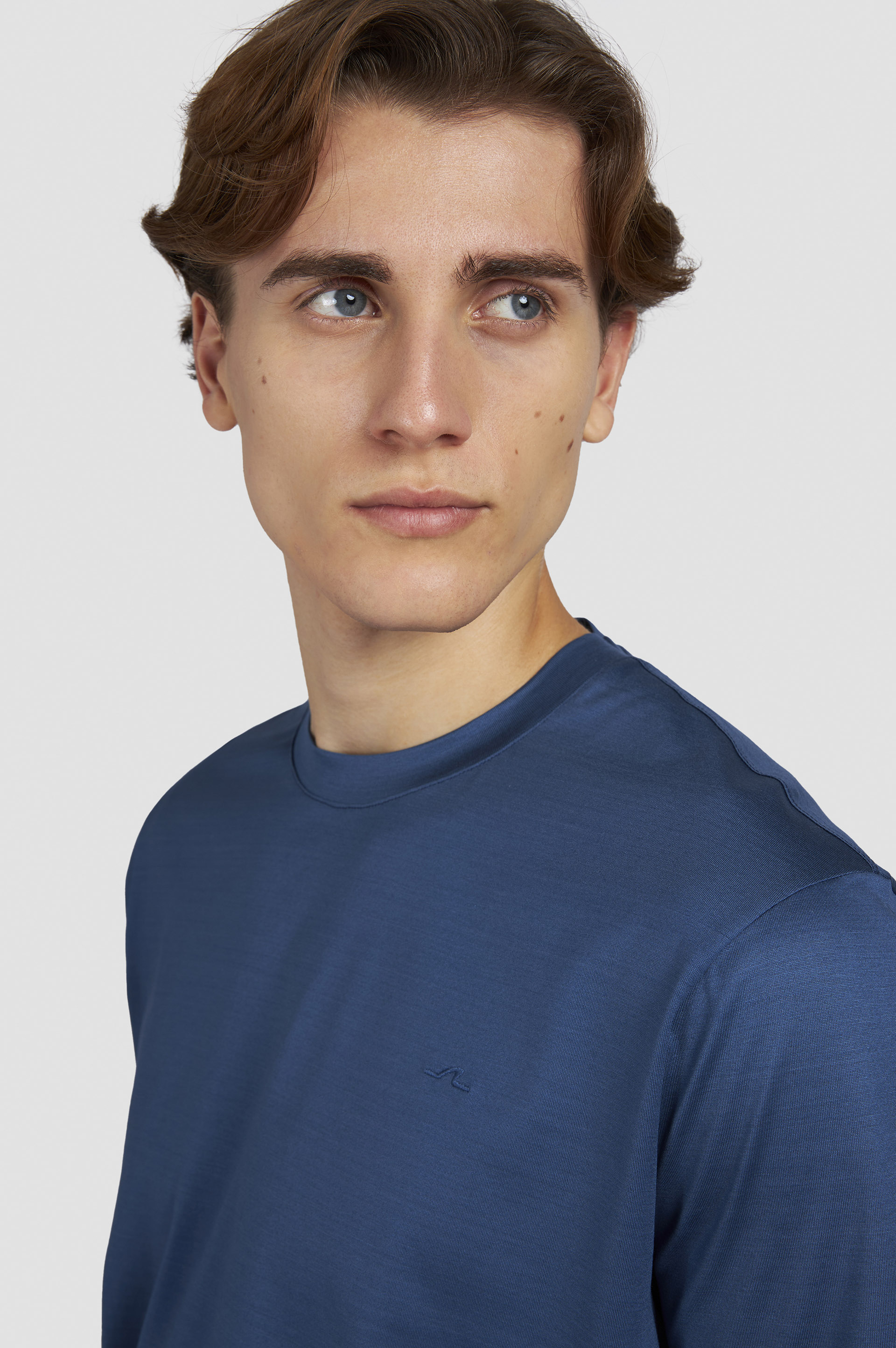 Cotton jersey T-shirt with Shark Fin embroidery image number 4 Cotton jersey T-shirt with Shark Fin embroidery image number 4