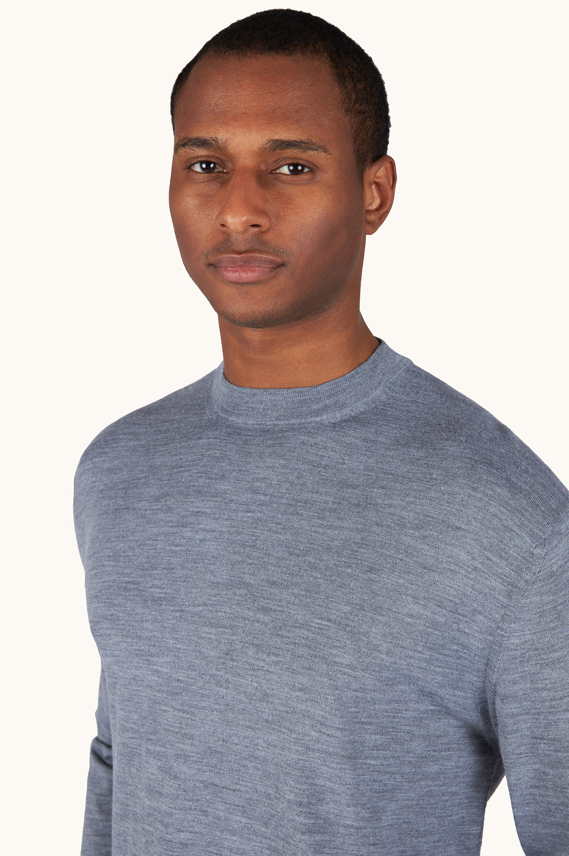 Pull col rond en laine Merino 140&rsquo;S superfine image number 4