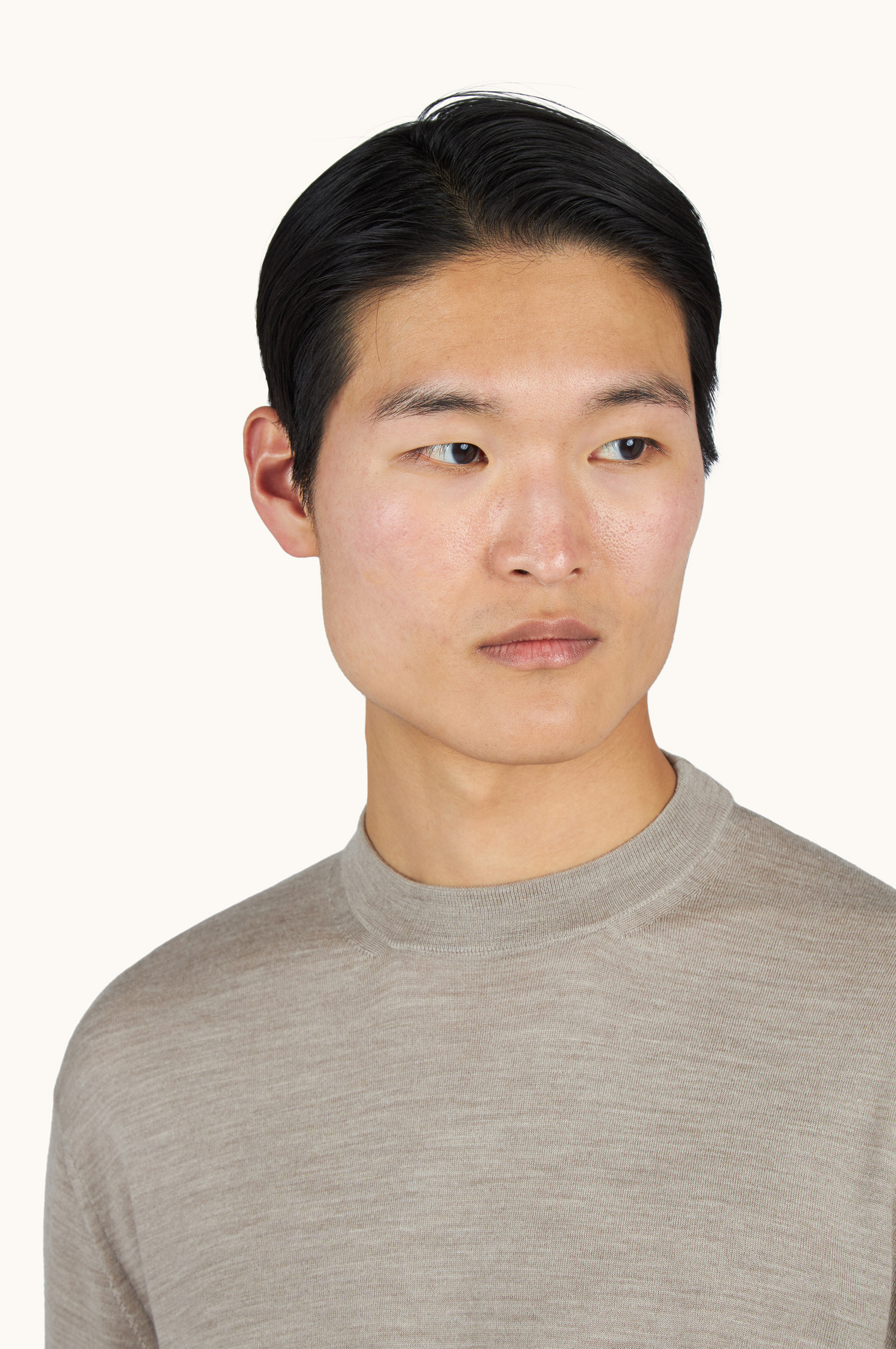 140&rsquo;S superfine Merino wool crewneck sweater image number 3