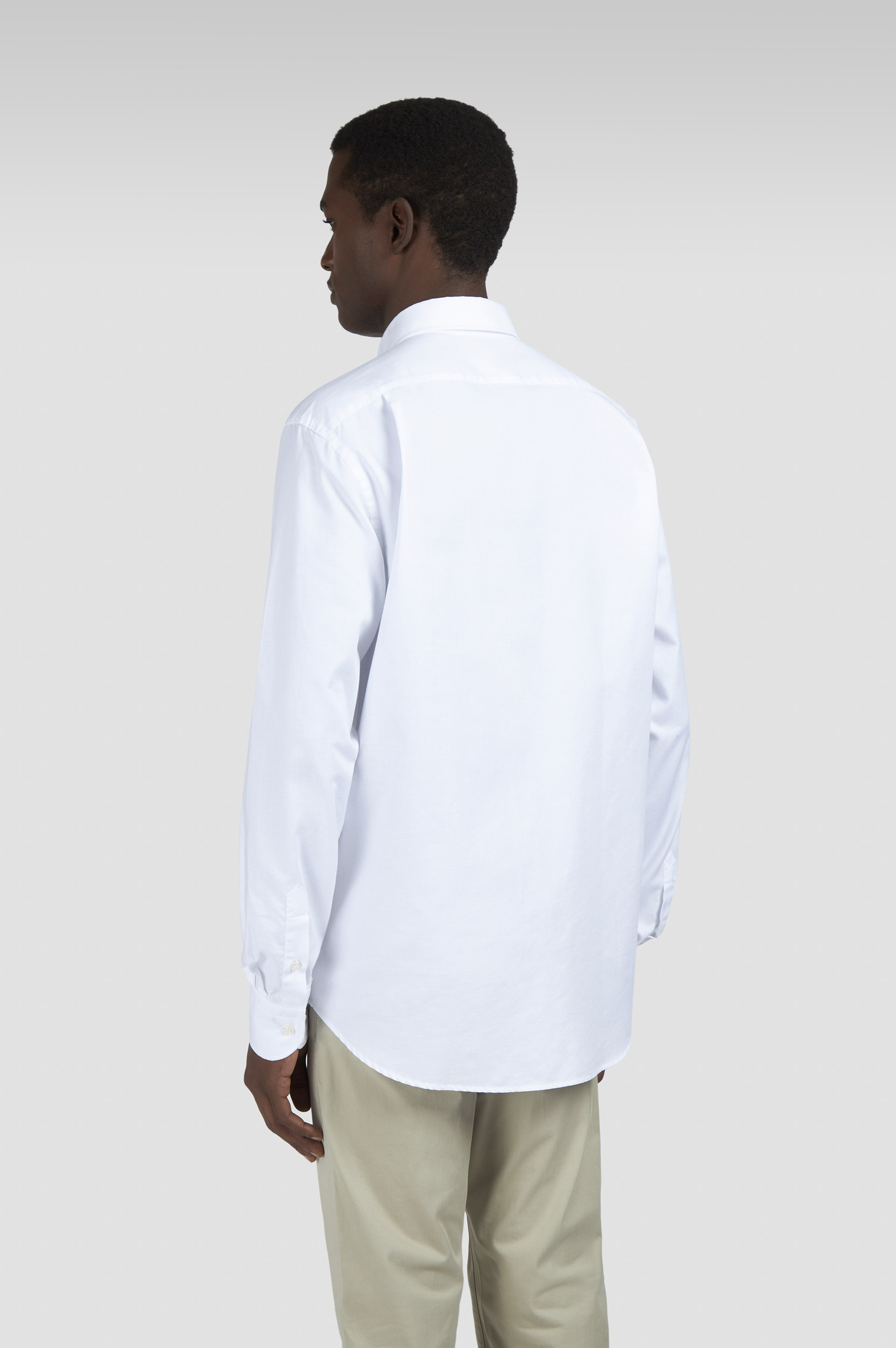 Camisa de algodón Oxford con bordado de tiburón image number 3 Camisa de algodón Oxford con bordado de tiburón image number 3