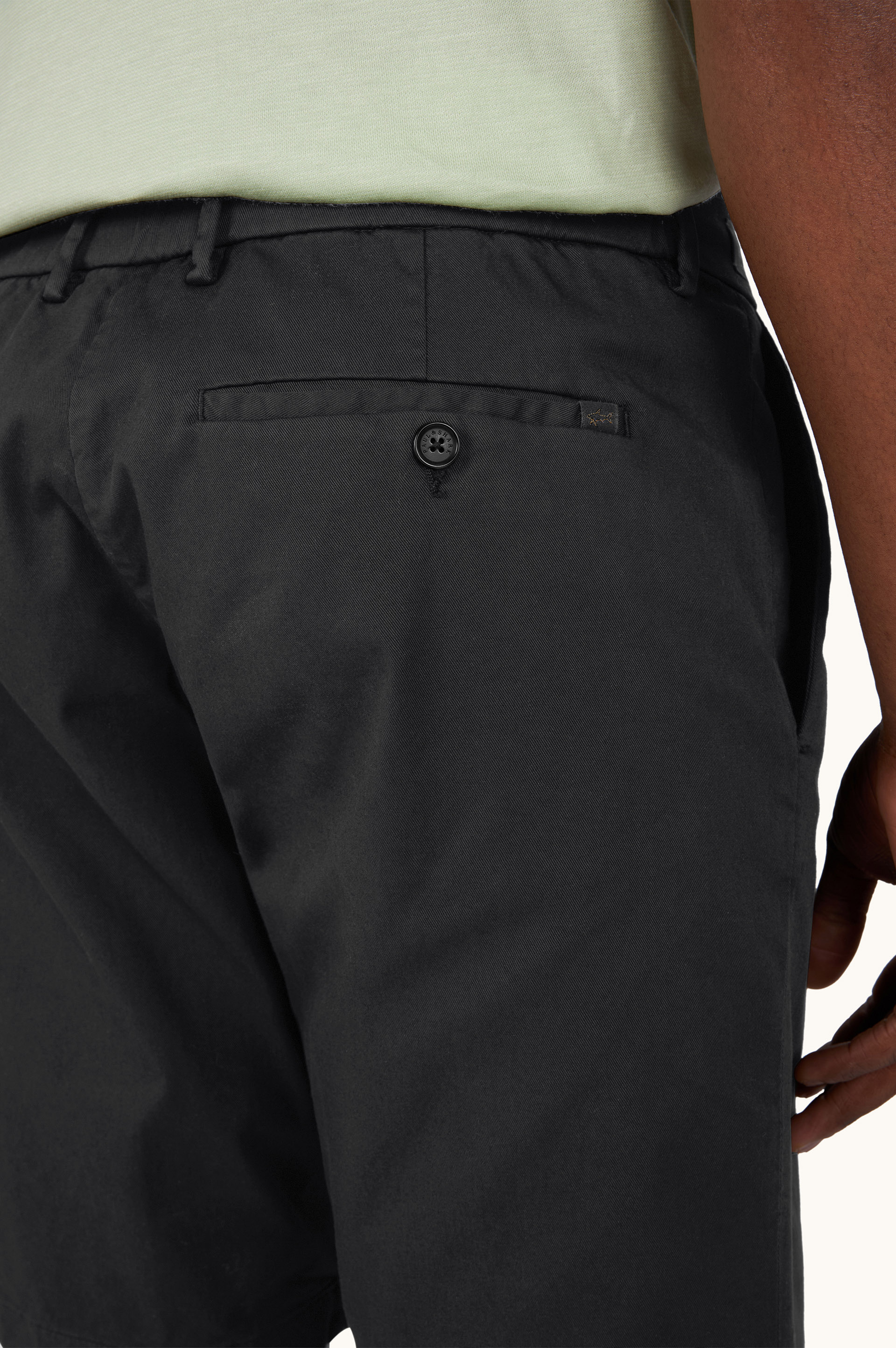 Bermudashorts aus Stretch-Baumwolle mit einer Pince image number 3