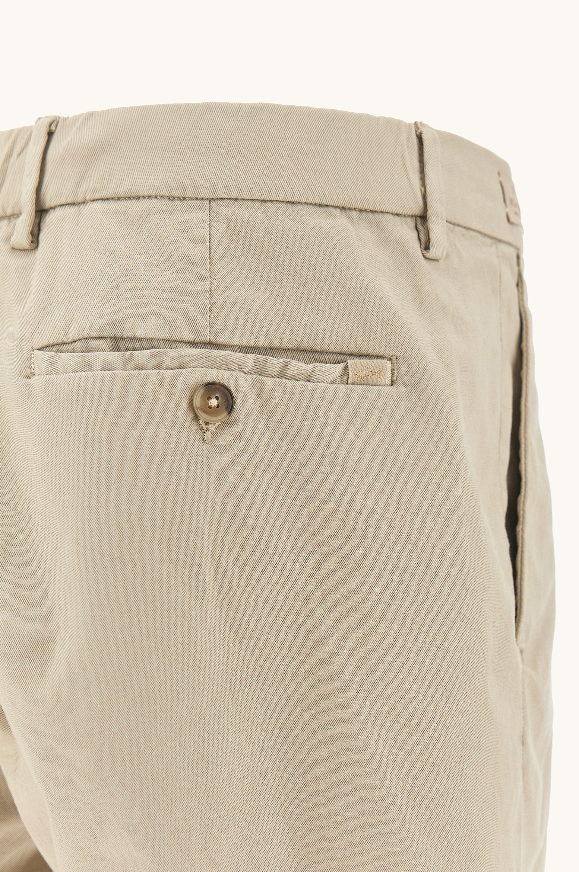 Bermudashorts aus Stretch-Baumwolle mit einer Pince image number 6