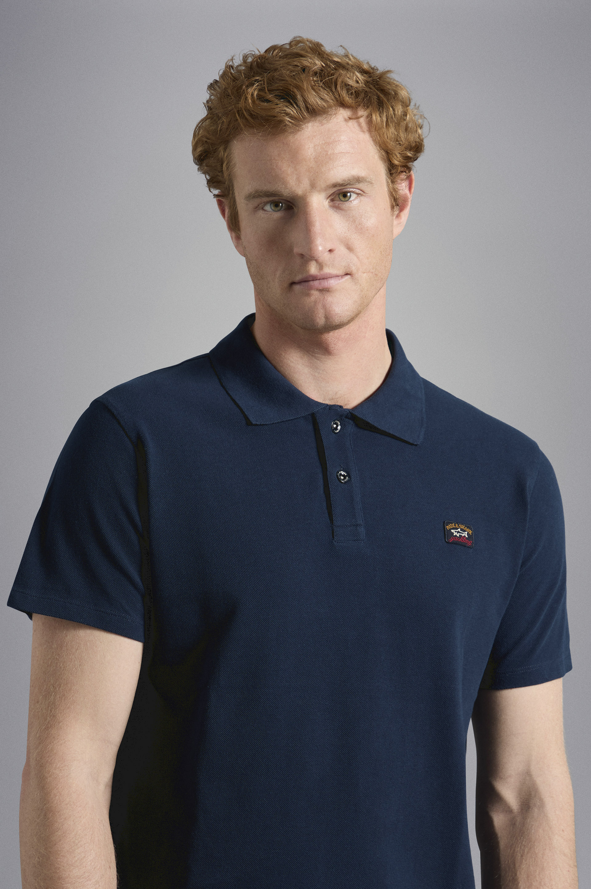 Poloshirt aus Piqu&eacute; Baumwolle mit ikonischem Badge image number 4