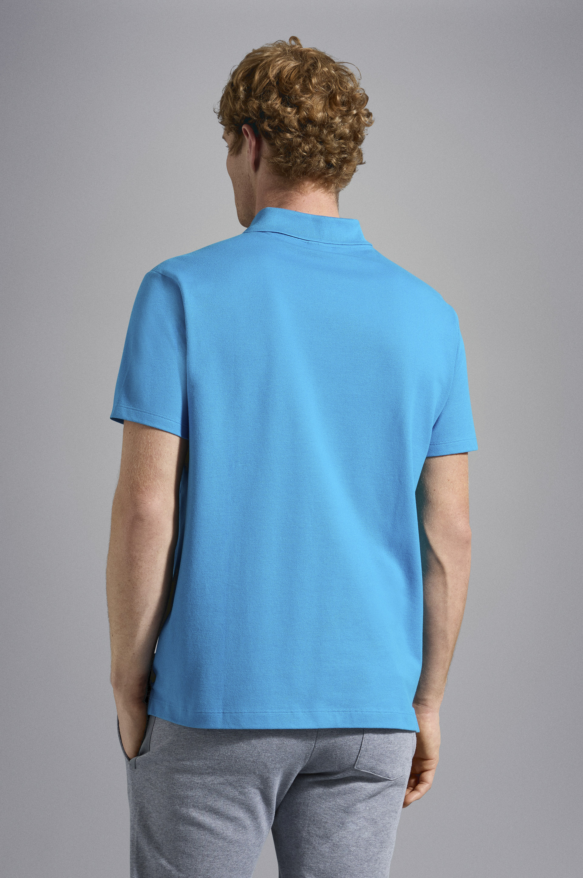 قميص بولو بيكيه من القطن بالشارة الأيقونية image number 3