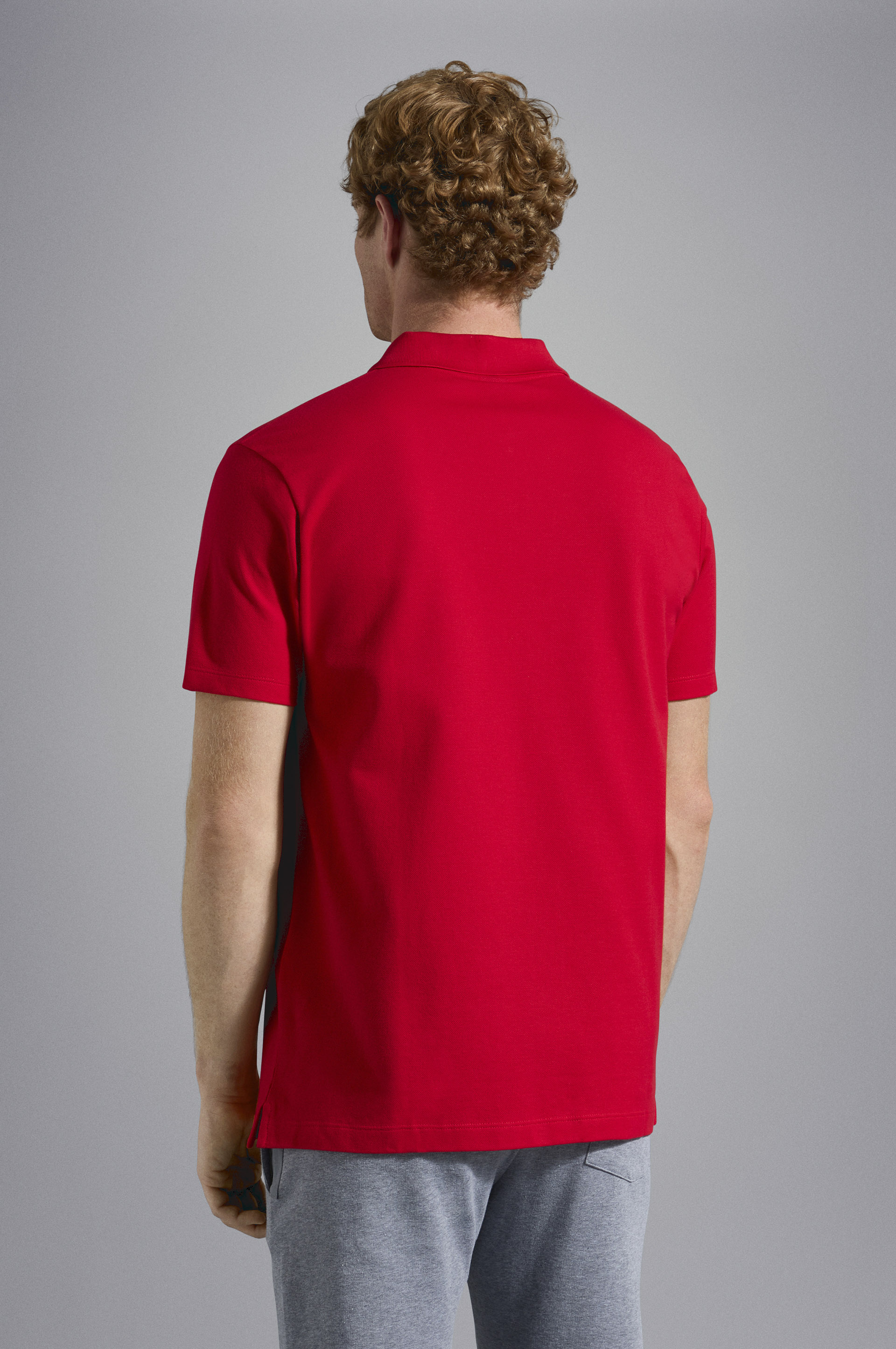 Polo en coton piqu&eacute; avec badge iconique image number 3