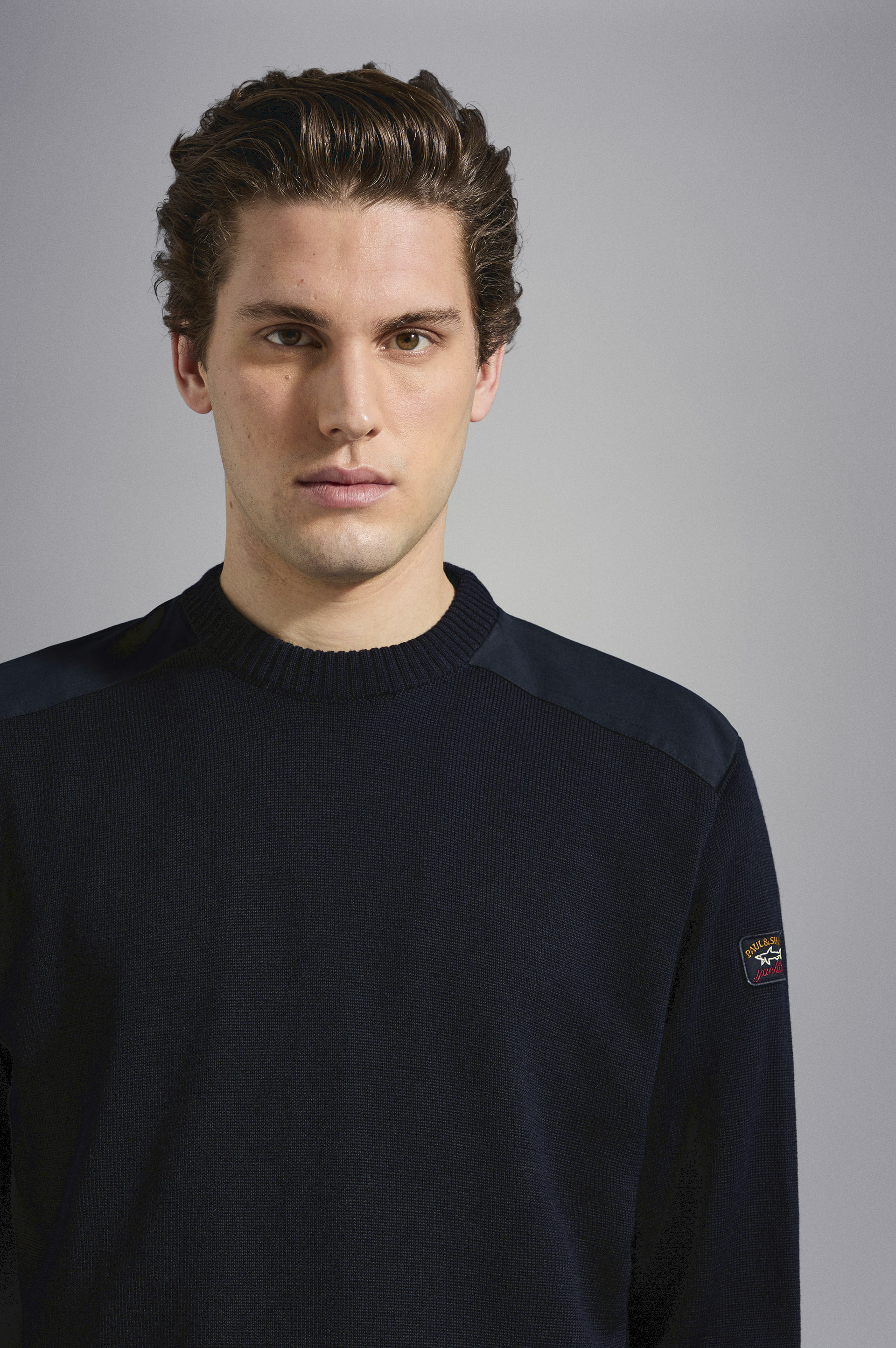 Crew-neck wool sweater with iconic badge image number 4