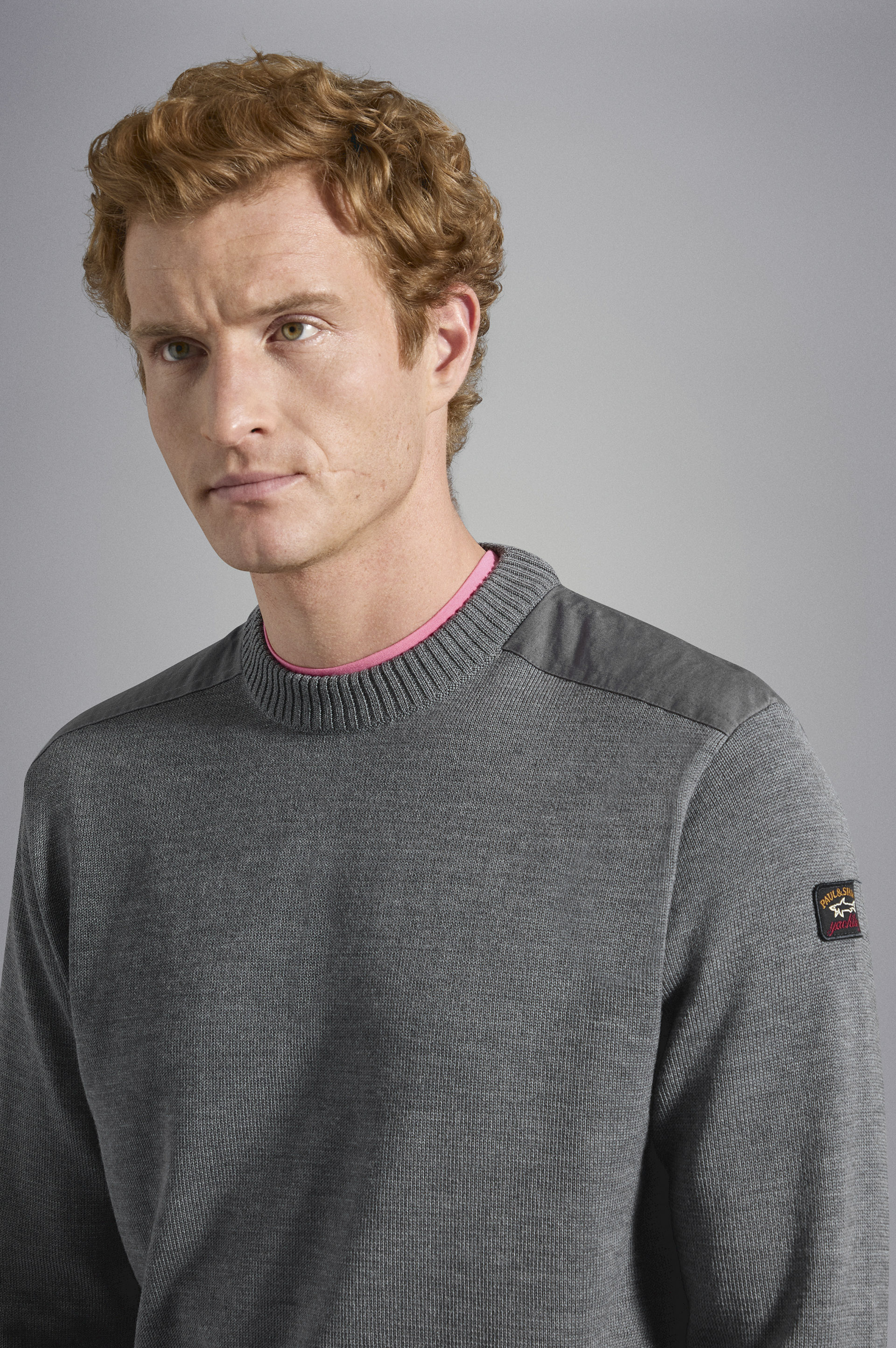 Crew-neck wool sweater with iconic badge image number 4 Crew-neck wool sweater with iconic badge image number 4