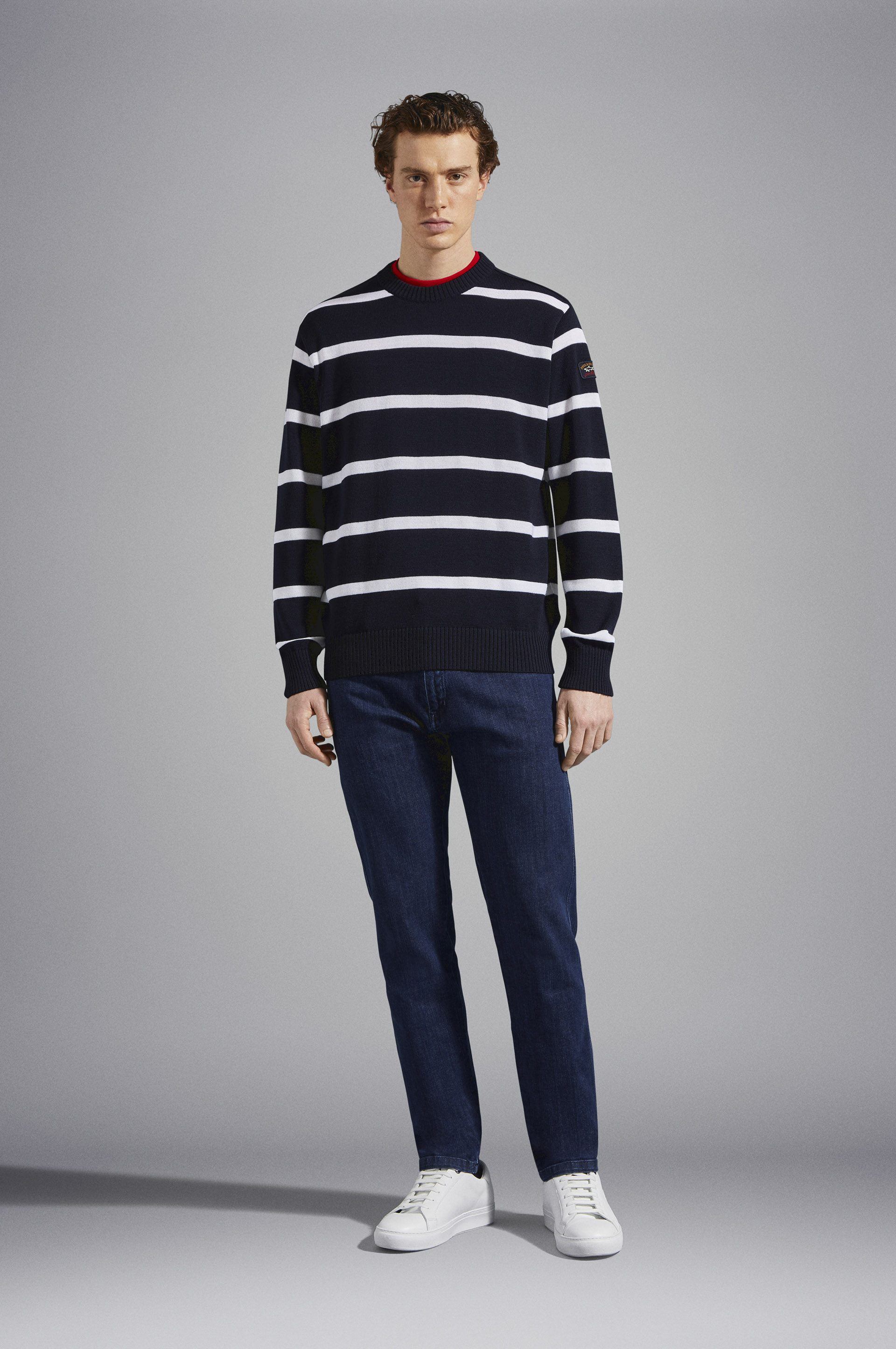 Pull ray&eacute; en laine avec badge iconique image number 2