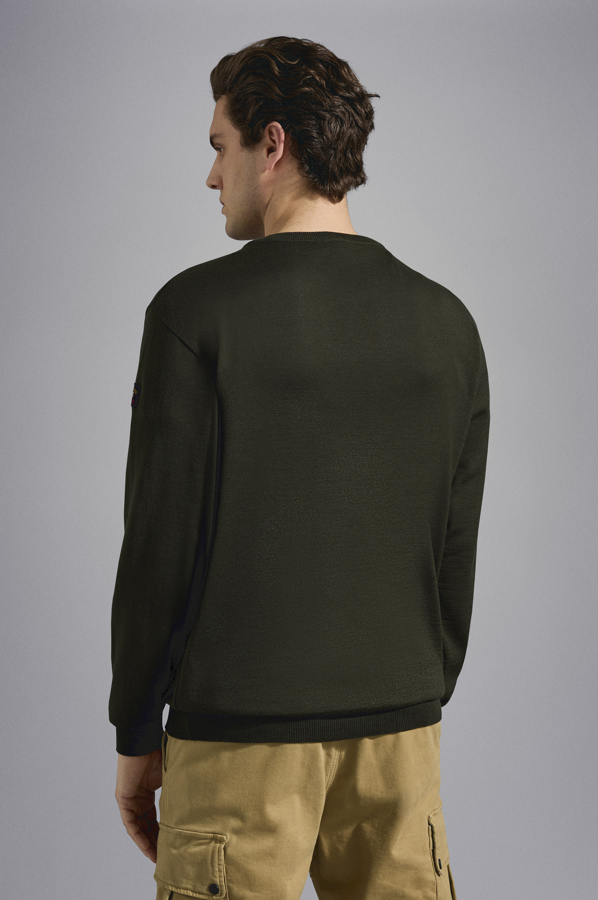 Pullover aus Merinowolle mit V-Ausschnitt und ikonischem Badge image number 3