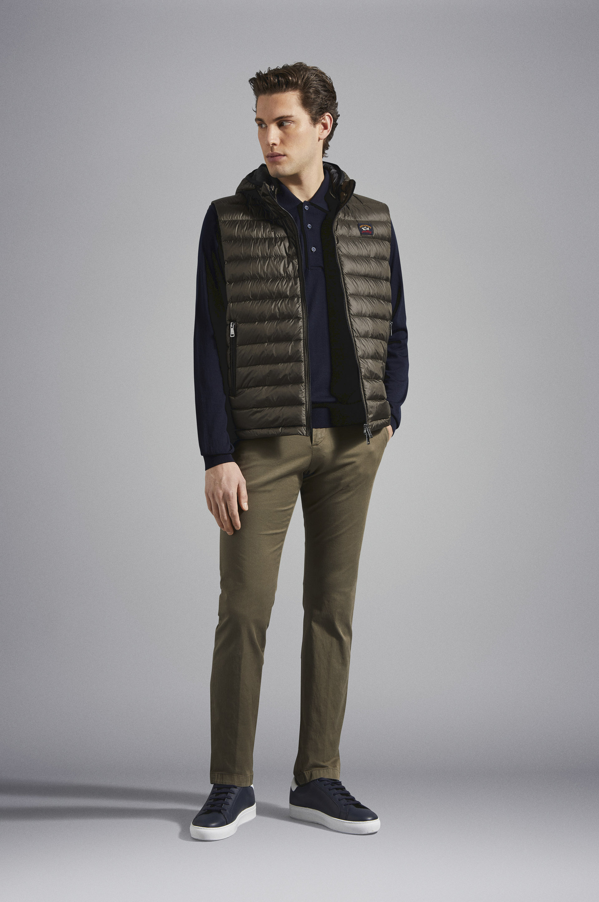 超轻羽绒背心配标志性徽章 image number 2