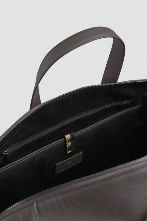 Sac de voyage en cuir martel&eacute;