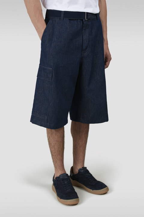 Bermuda cargo en denim brut