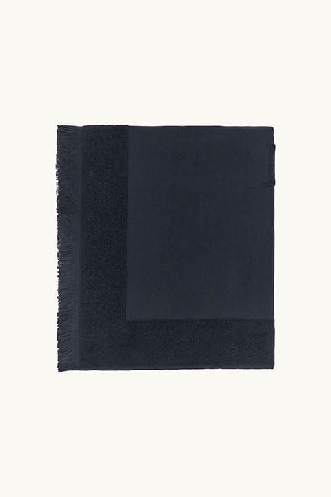 منشفة شاطئ بشعار جاكار