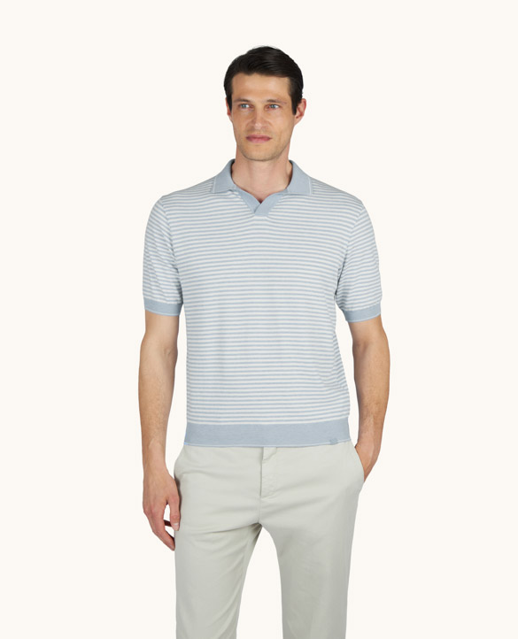 Polo de cuello abierto en algod&oacute;n Fresco con motivo de rayas